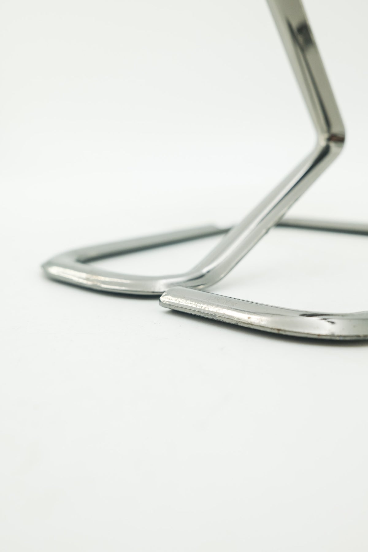 Metal Zigzag Stand / メタル ジグザグ スタンド