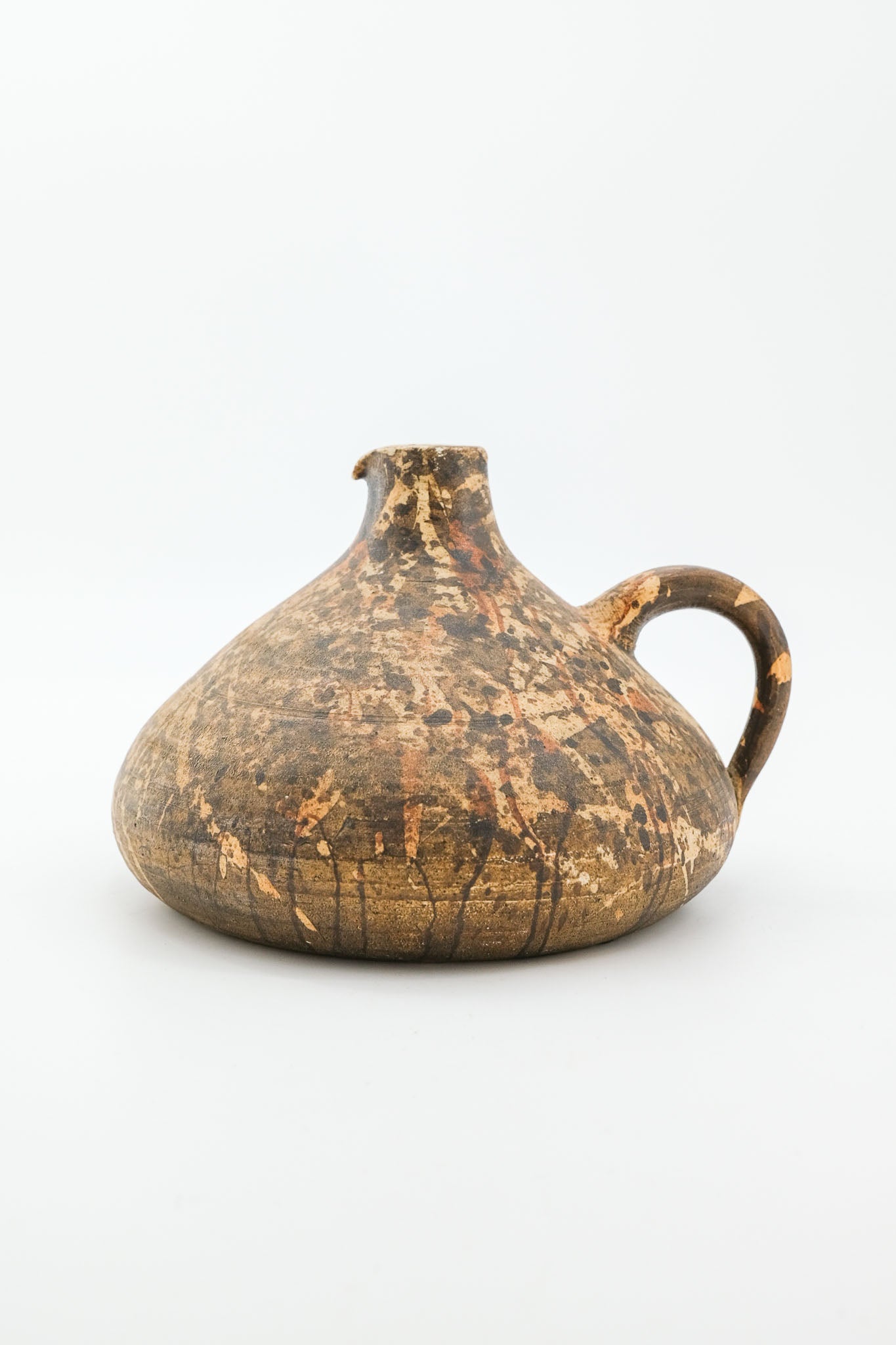 Pottery Pitcher / 陶器のピッチャー