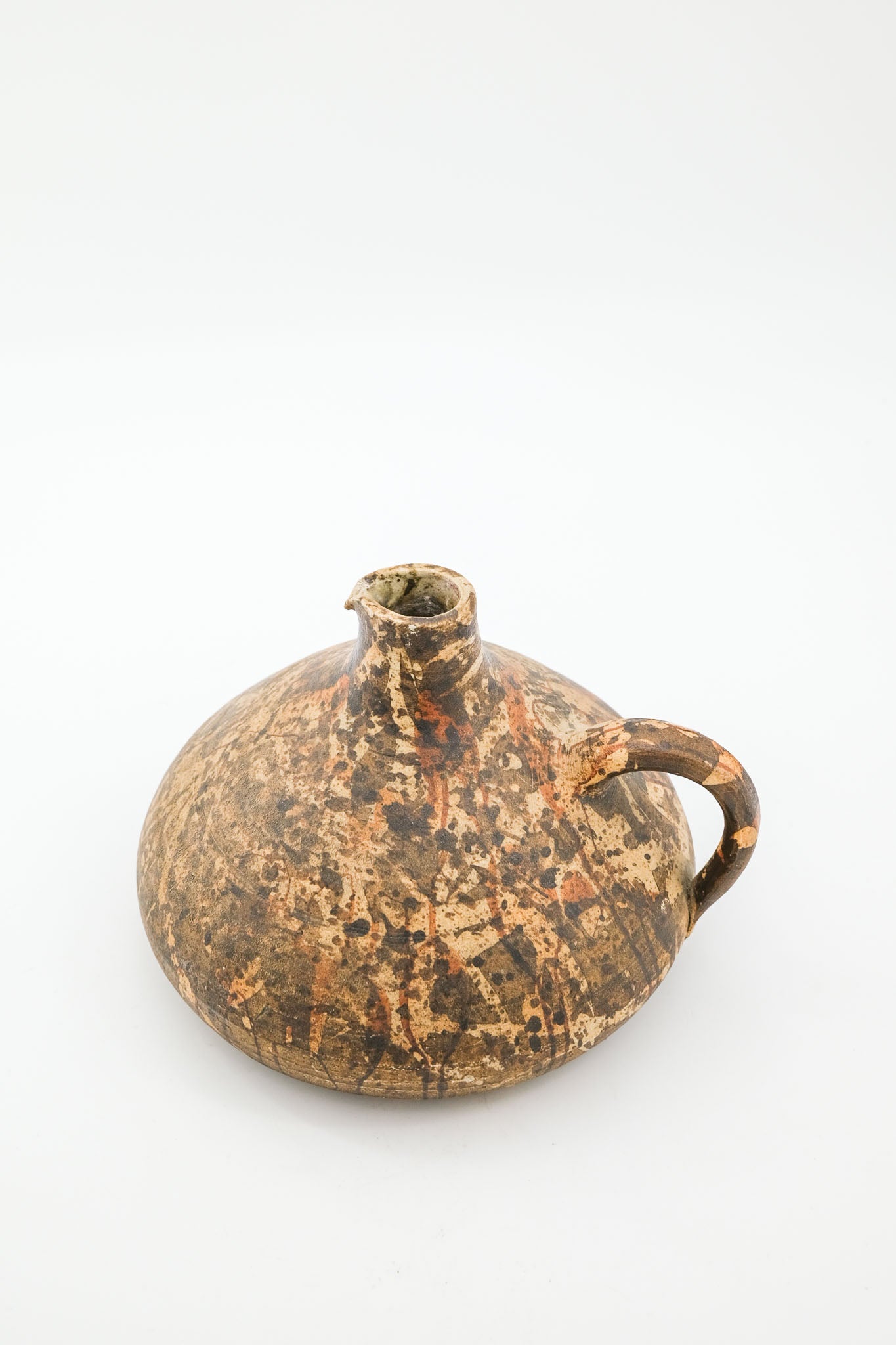 Pottery Pitcher / 陶器のピッチャー