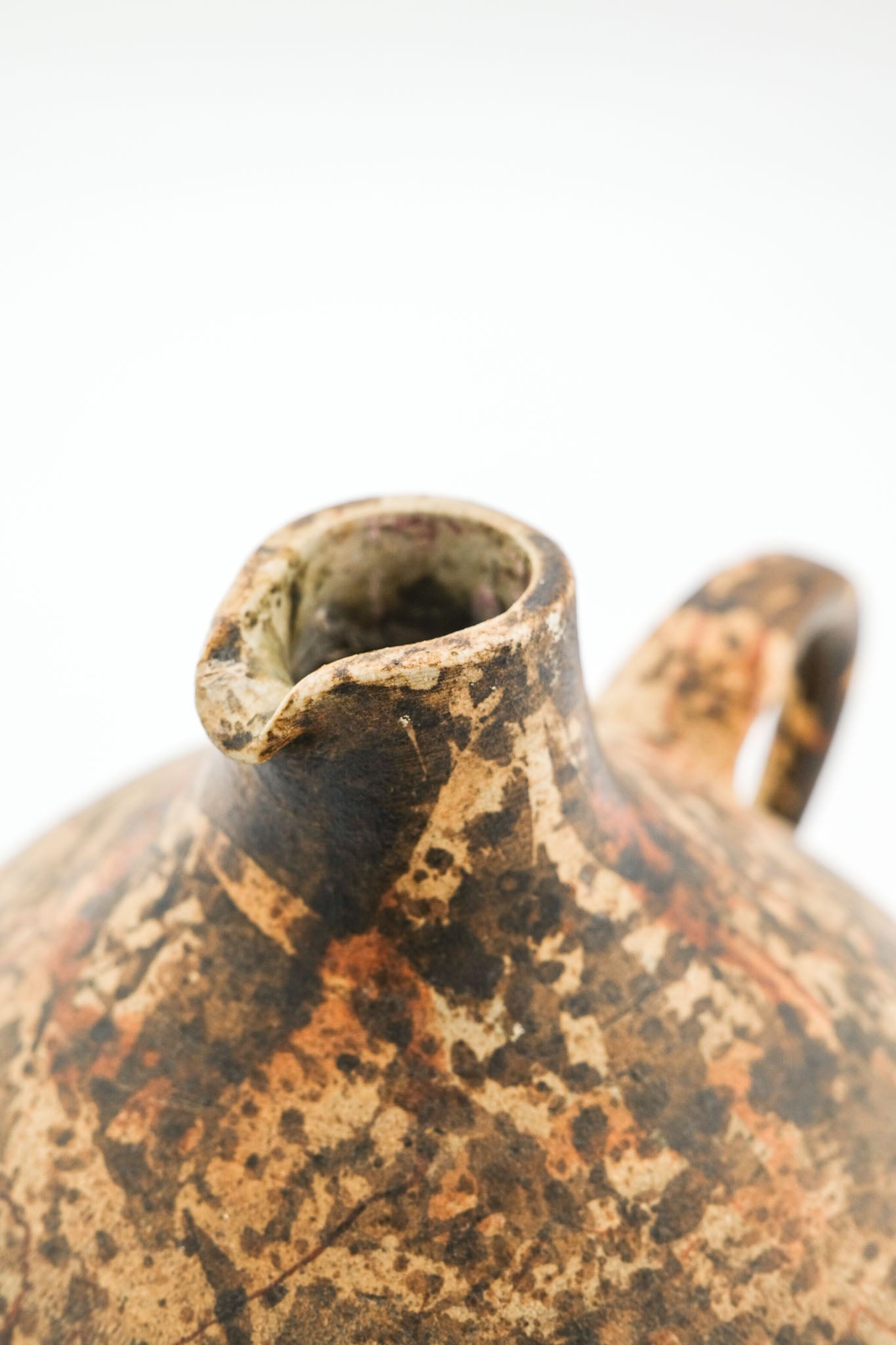 Pottery Pitcher / 陶器のピッチャー