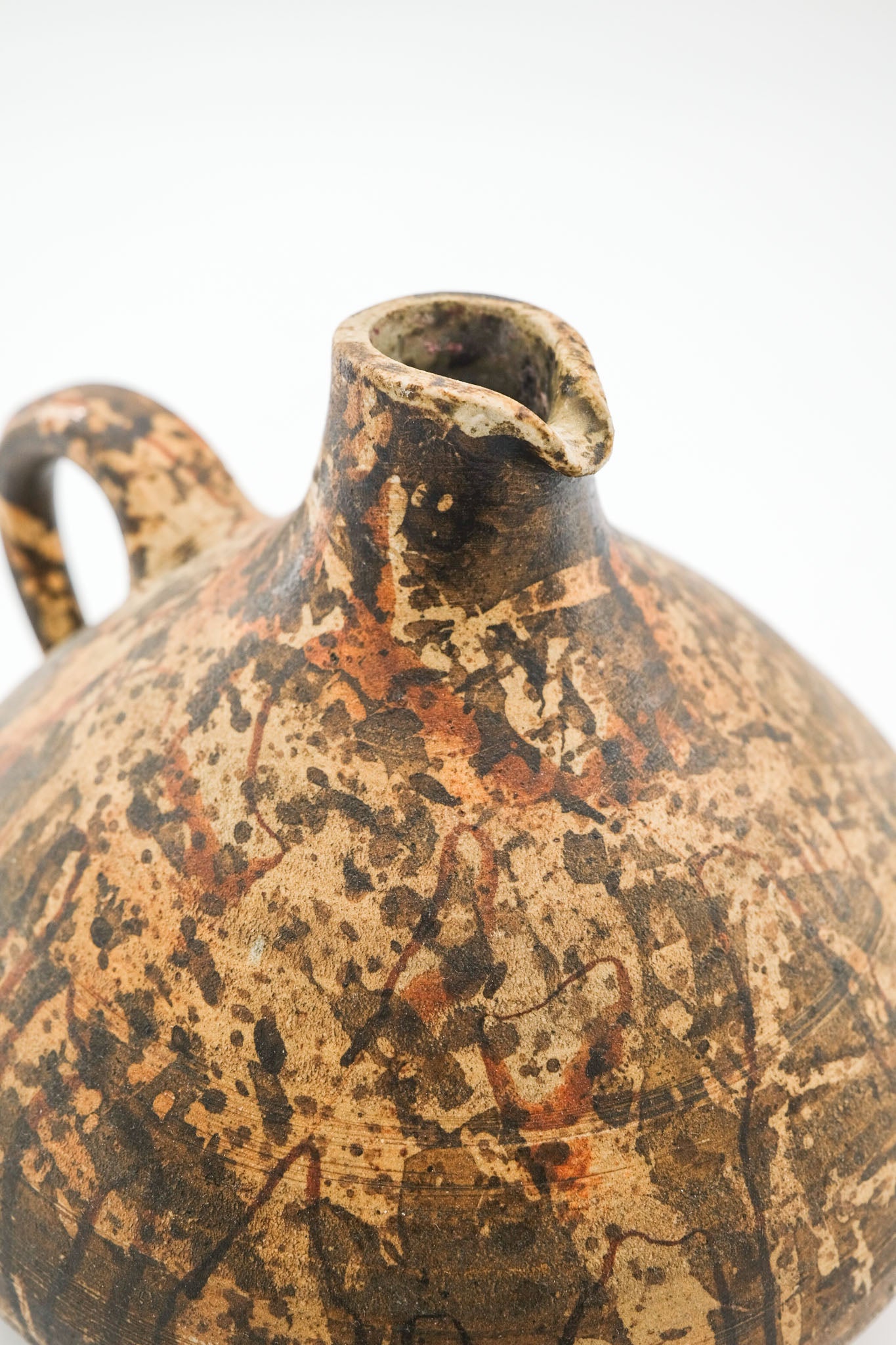 Pottery Pitcher / 陶器のピッチャー