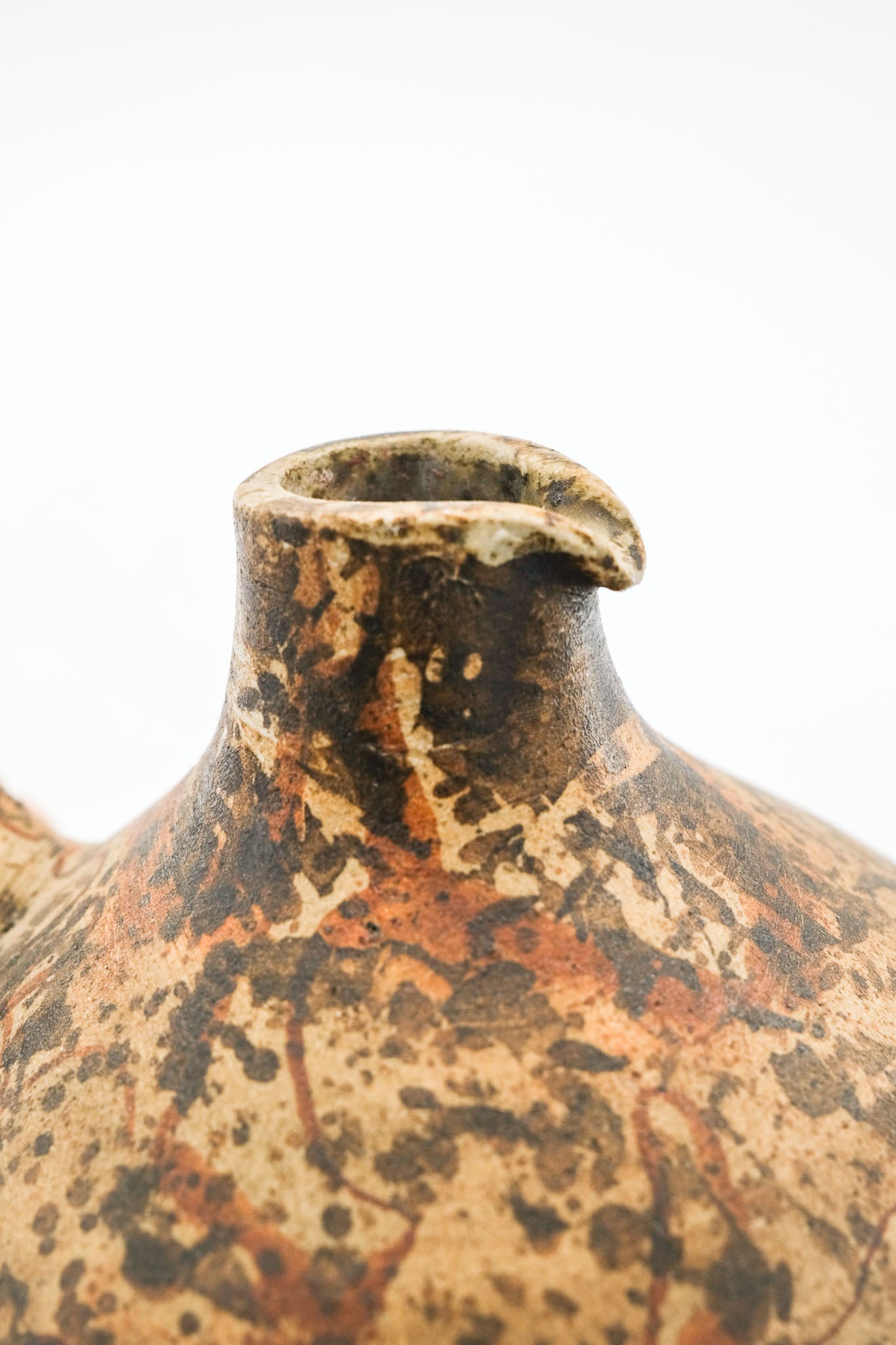 Pottery Pitcher / 陶器のピッチャー