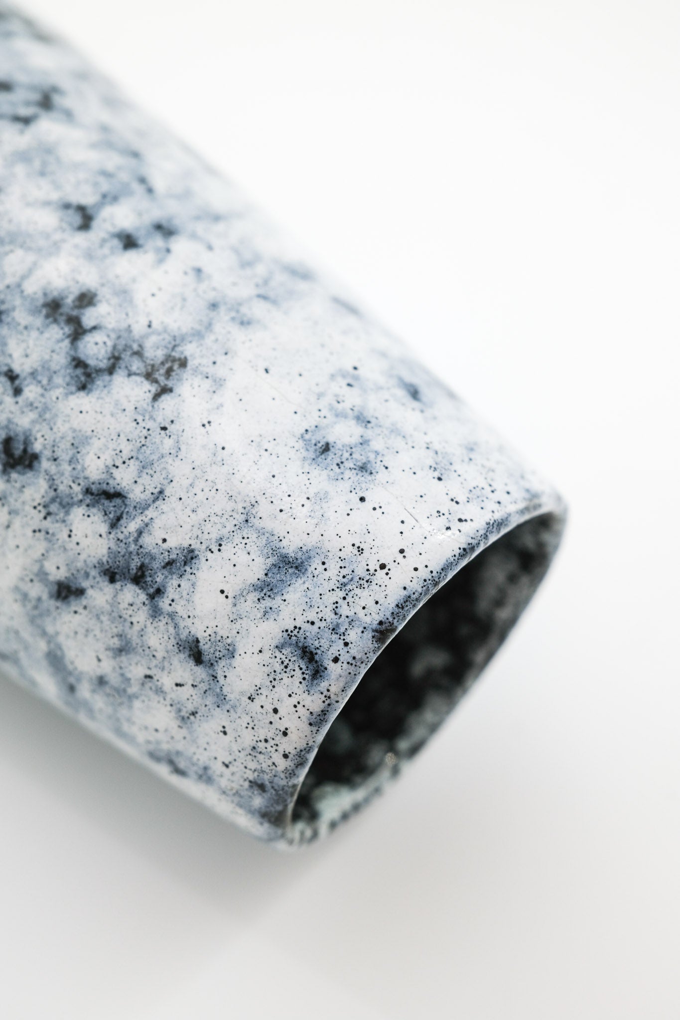 Tapered Ceramic Vase with Geometric Pattern / テーパード フラワーベース