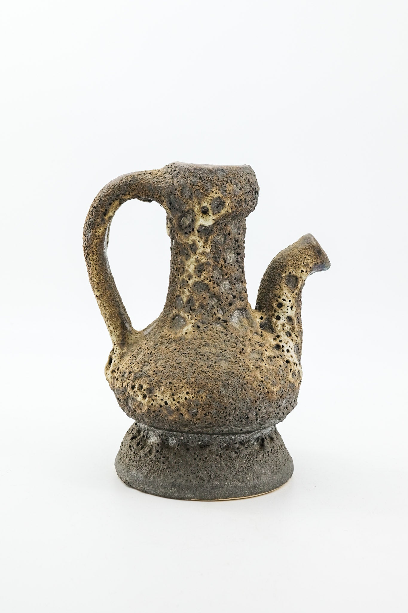 Ceramic Pitcher / 陶器のピッチャー
