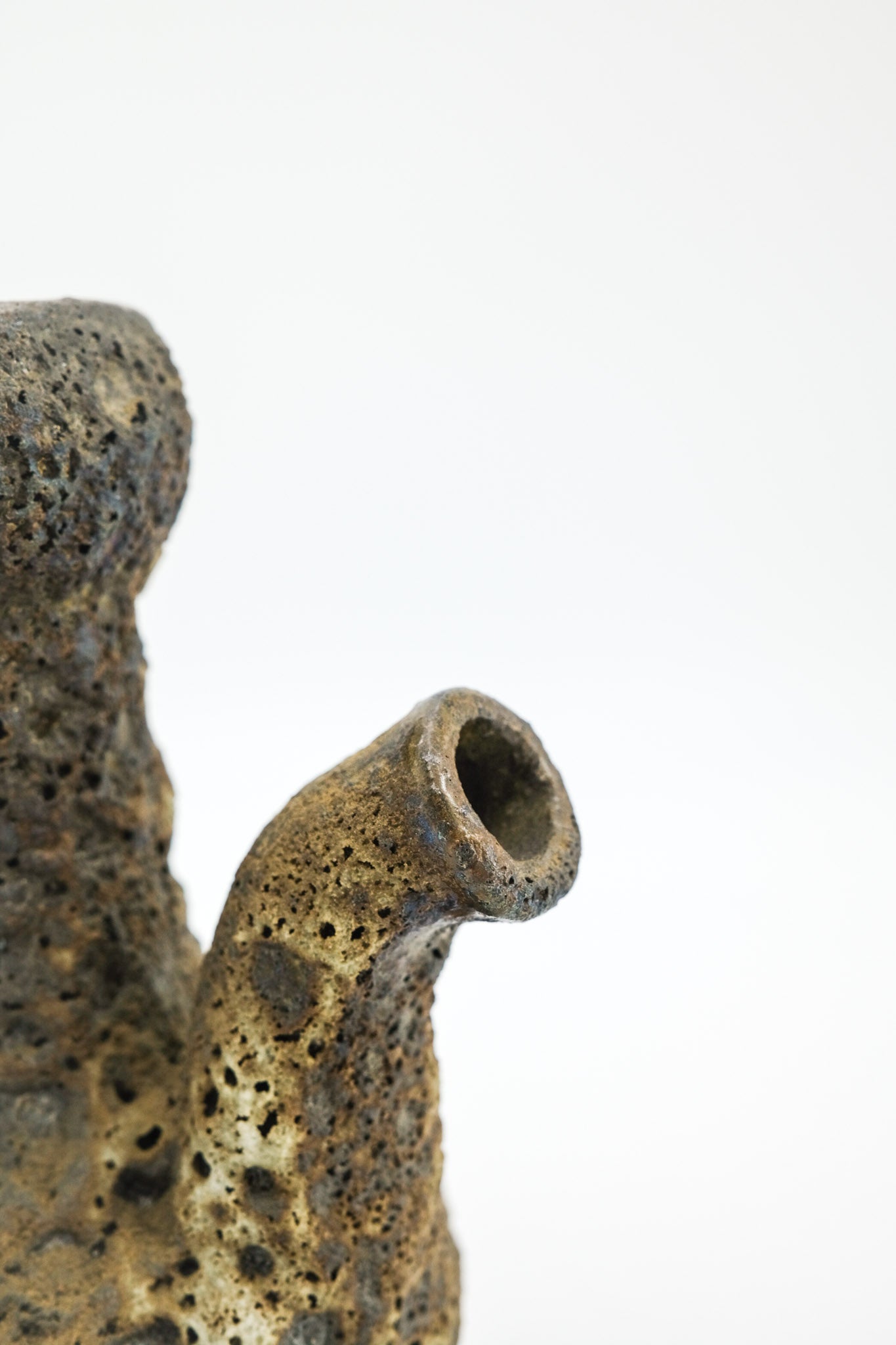 Ceramic Pitcher / 陶器のピッチャー