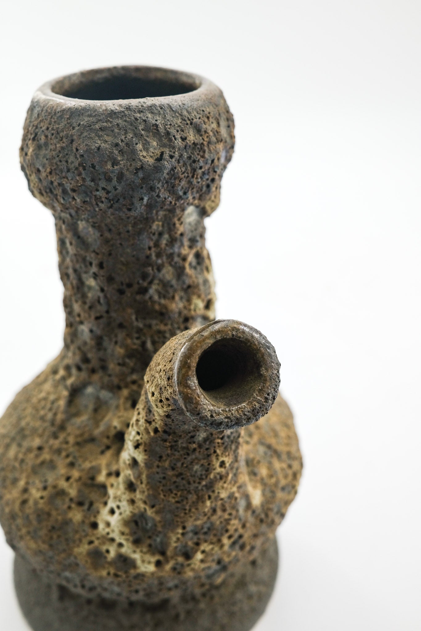 Ceramic Pitcher / 陶器のピッチャー