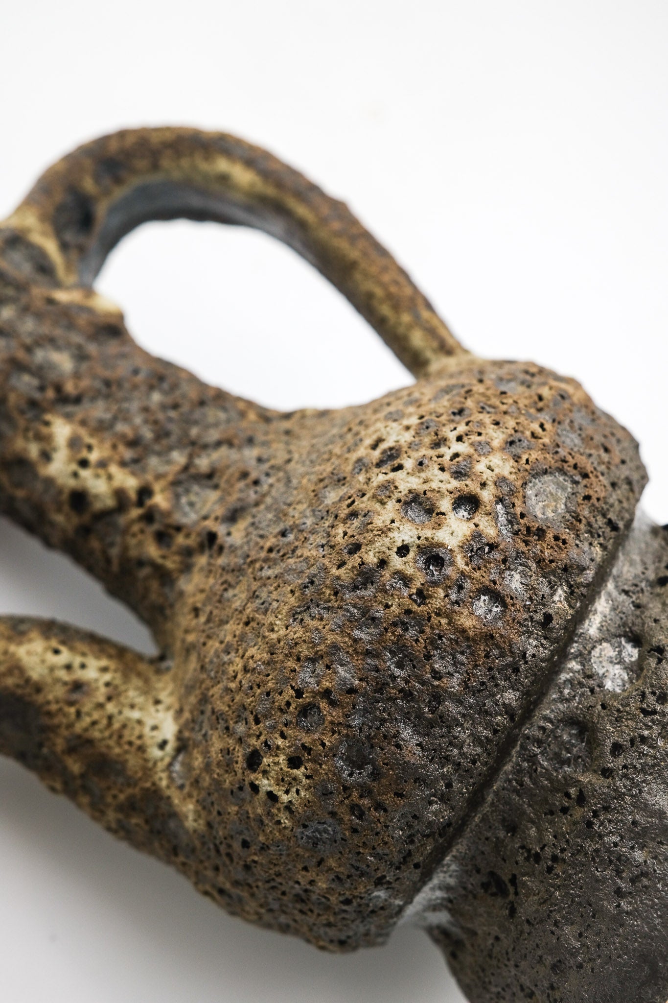 Ceramic Pitcher / 陶器のピッチャー