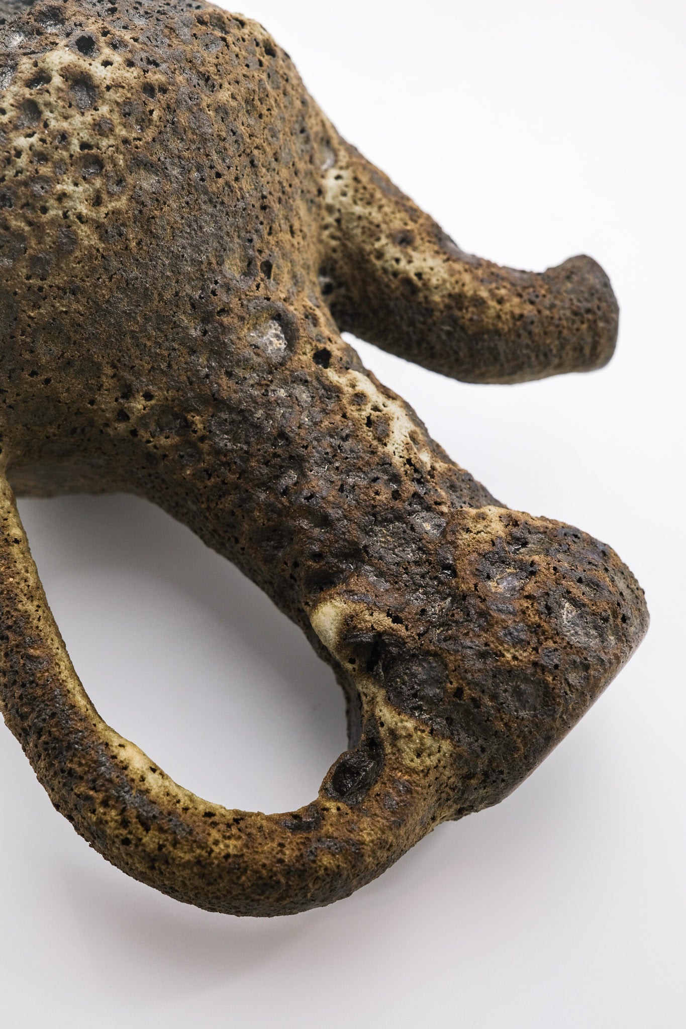 Ceramic Pitcher / 陶器のピッチャー