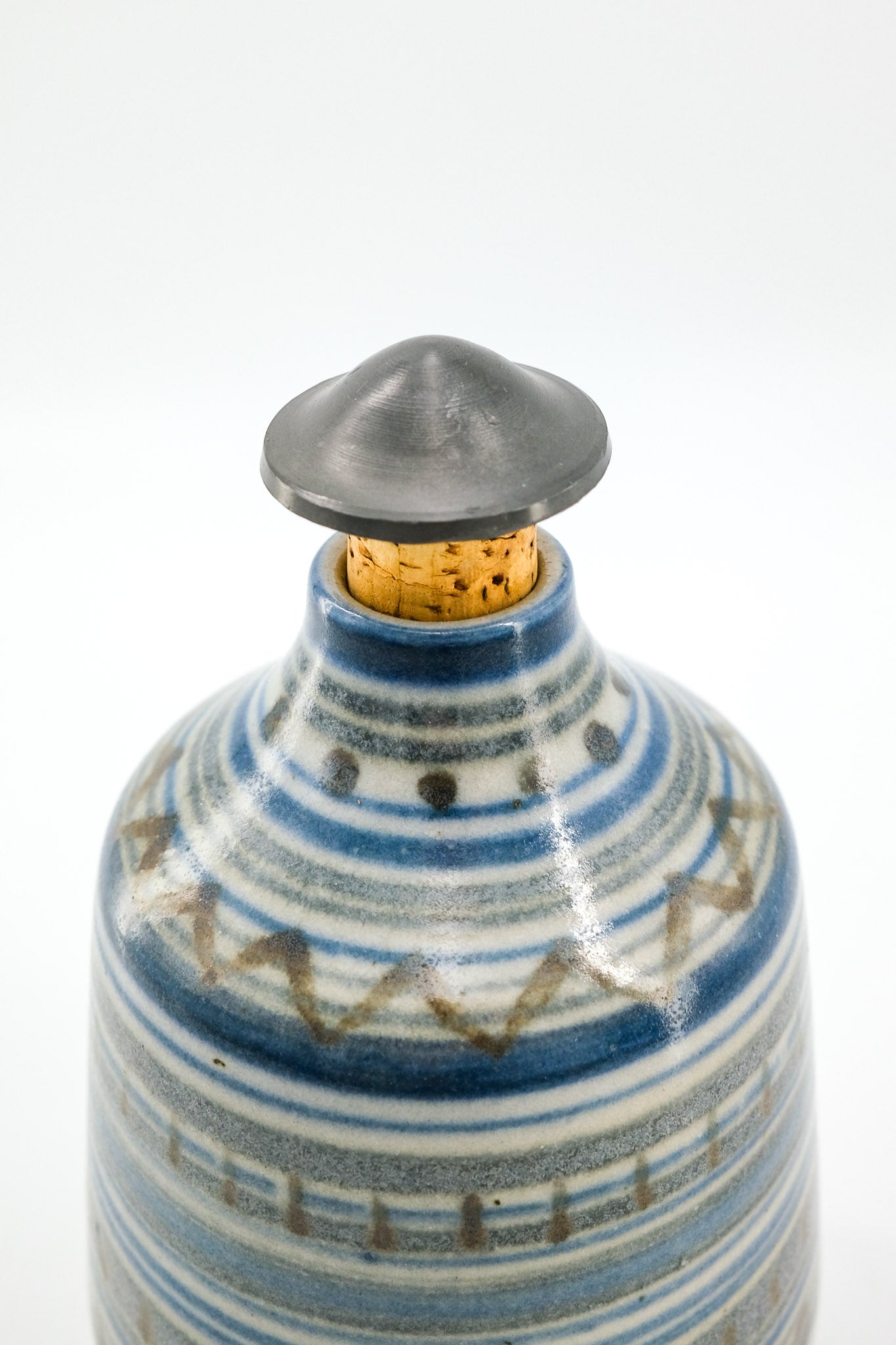 Small Lidded Bottle with Hand-painted Geometric Design / 手描き幾何学文様 蓋付き小瓶