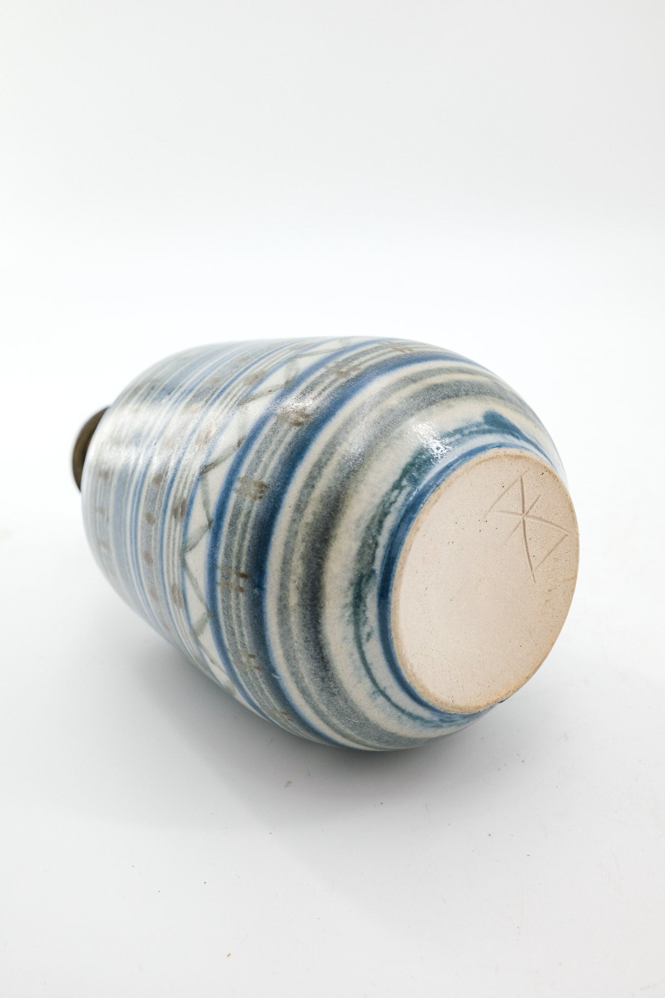 Small Lidded Bottle with Hand-painted Geometric Design / 手描き幾何学文様 蓋付き小瓶