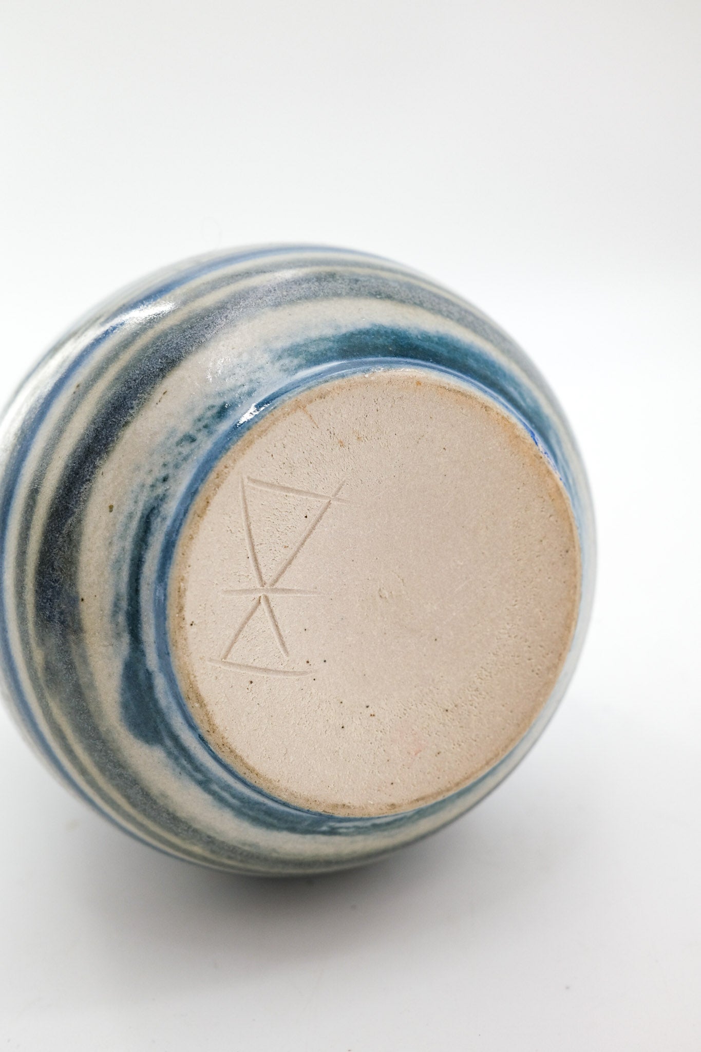 Small Lidded Bottle with Hand-painted Geometric Design / 手描き幾何学文様 蓋付き小瓶