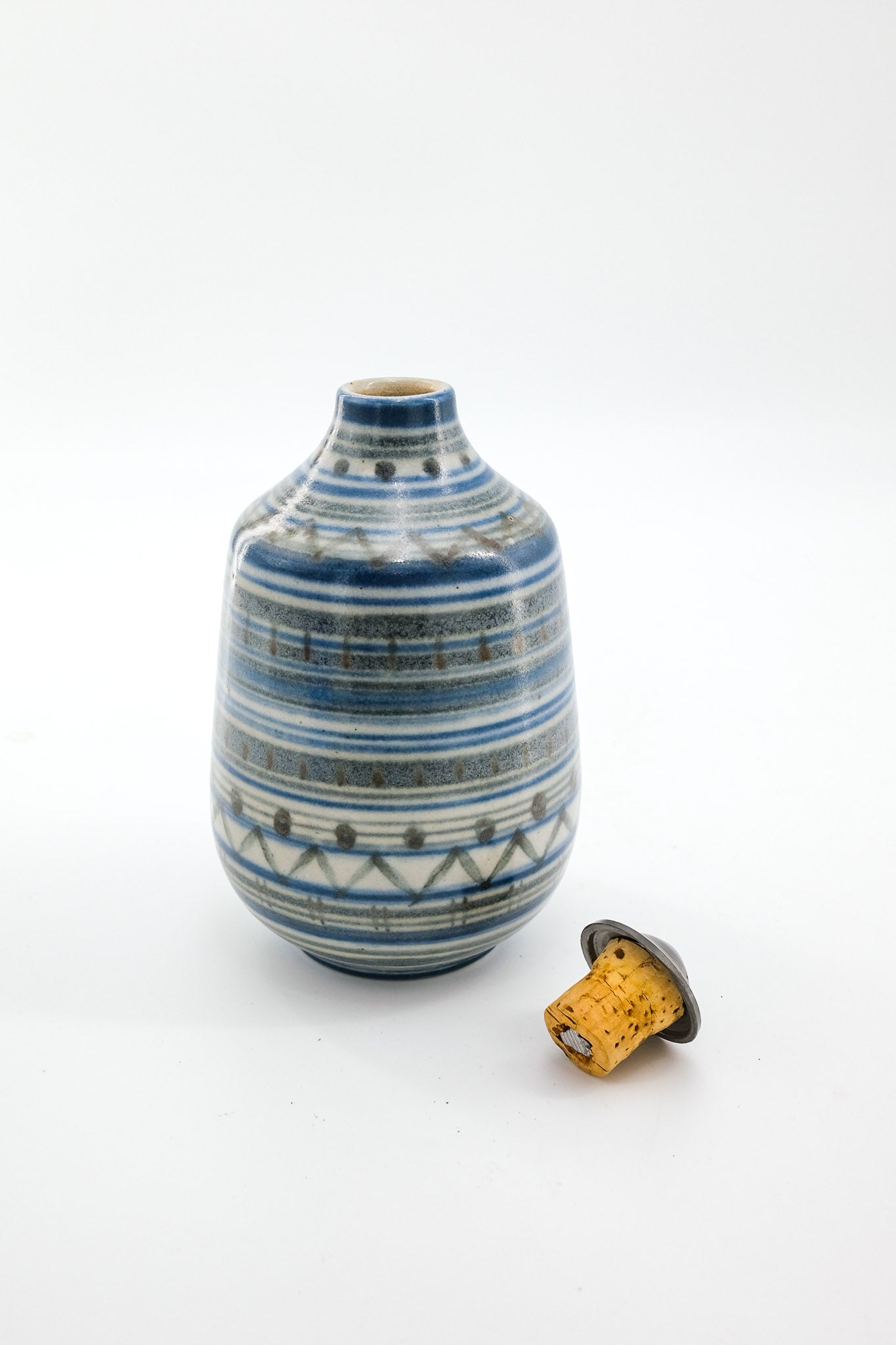 Small Lidded Bottle with Hand-painted Geometric Design / 手描き幾何学文様 蓋付き小瓶