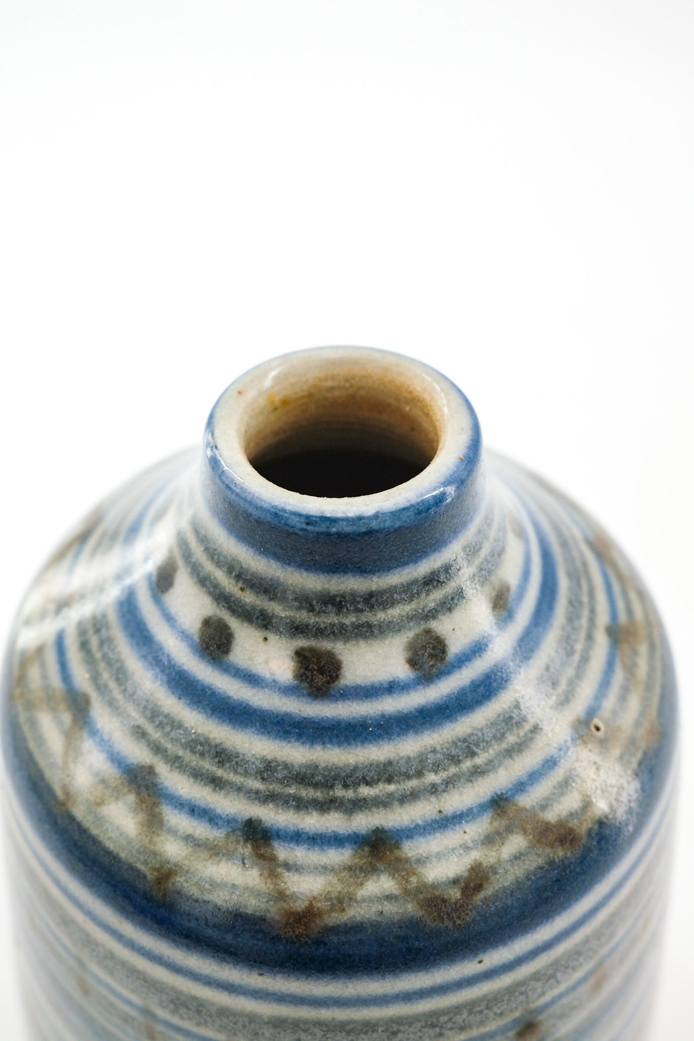 Small Lidded Bottle with Hand-painted Geometric Design / 手描き幾何学文様 蓋付き小瓶
