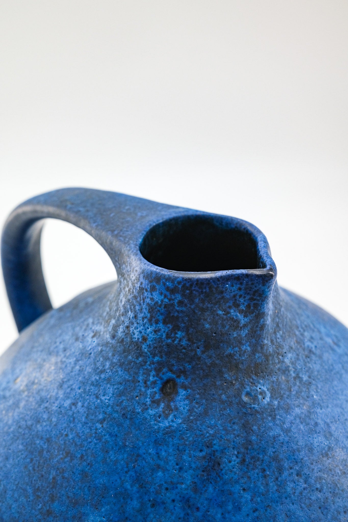 Blue Glazed Handle Vase / ブルーグラデーション ハンドル花瓶