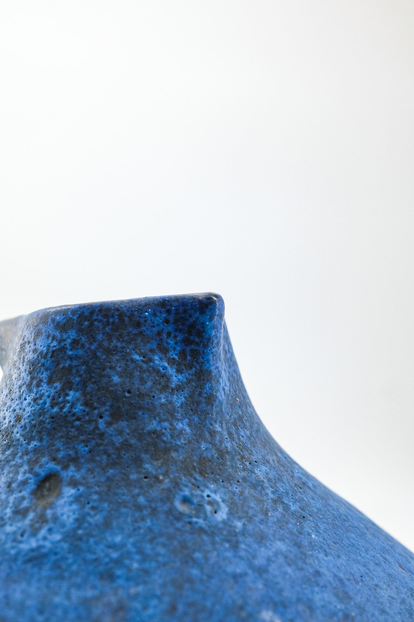 Blue Glazed Handle Vase / ブルーグラデーション ハンドル花瓶