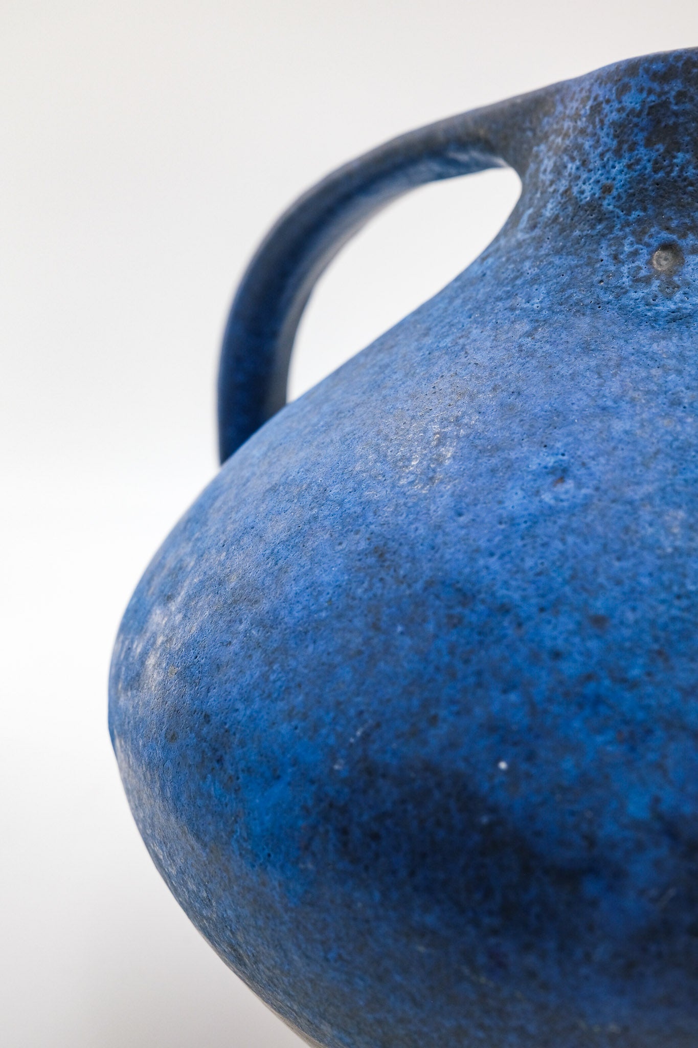 Blue Glazed Handle Vase / ブルーグラデーション ハンドル花瓶