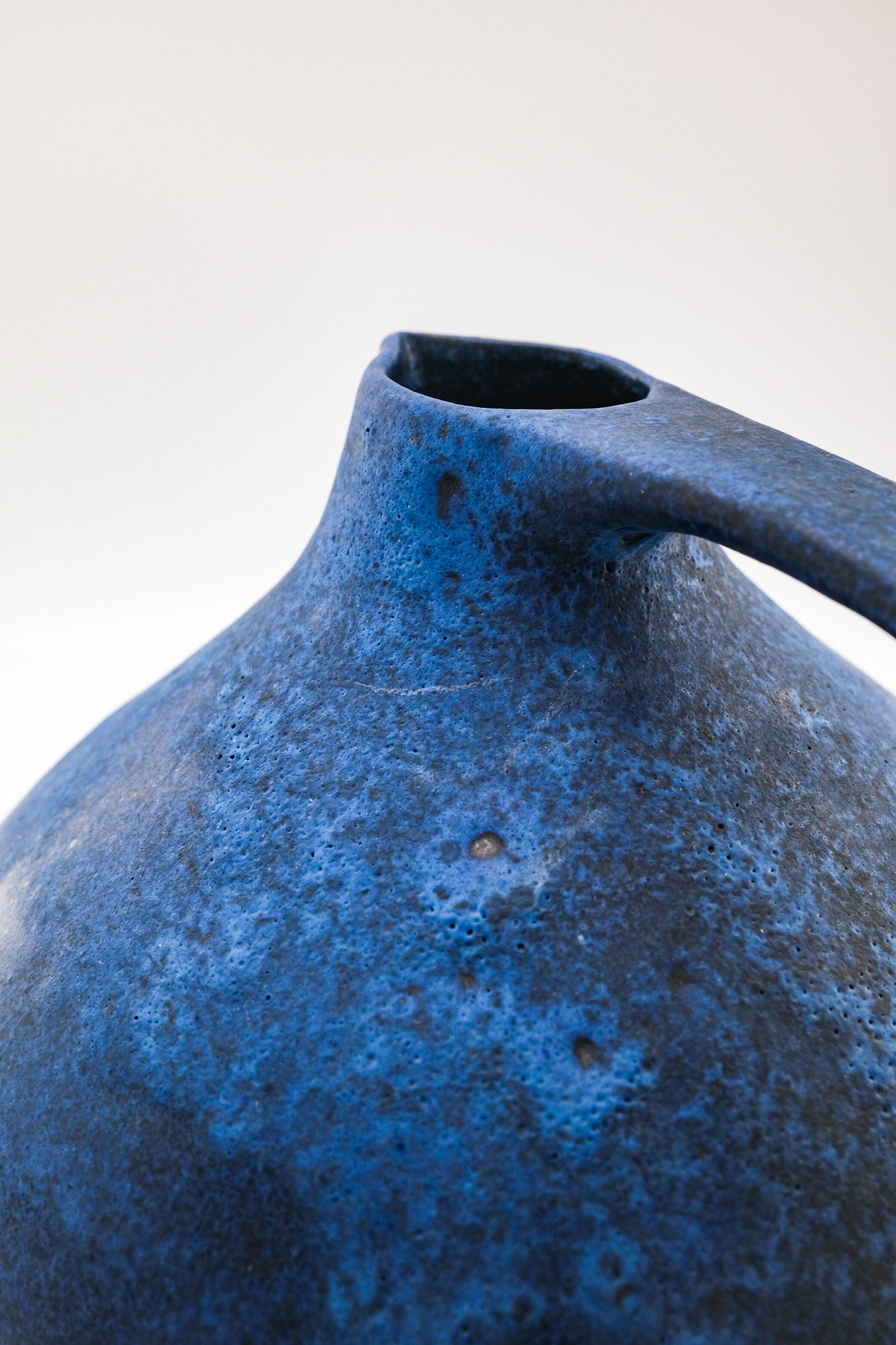 Blue Glazed Handle Vase / ブルーグラデーション ハンドル花瓶