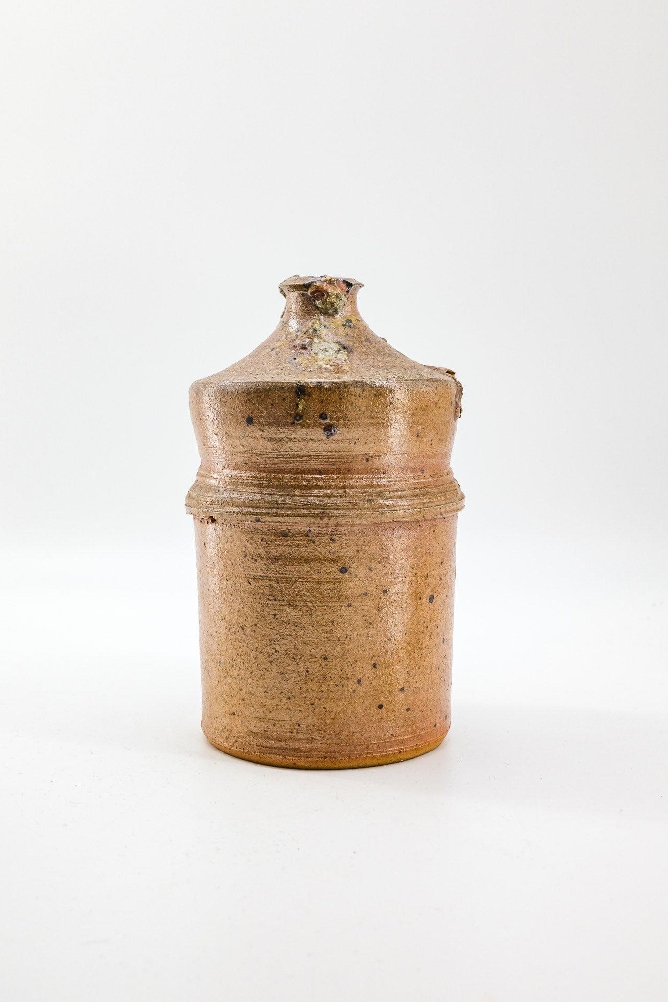 Pottery Jar with Natural Glaze / 自然釉の陶製壺
