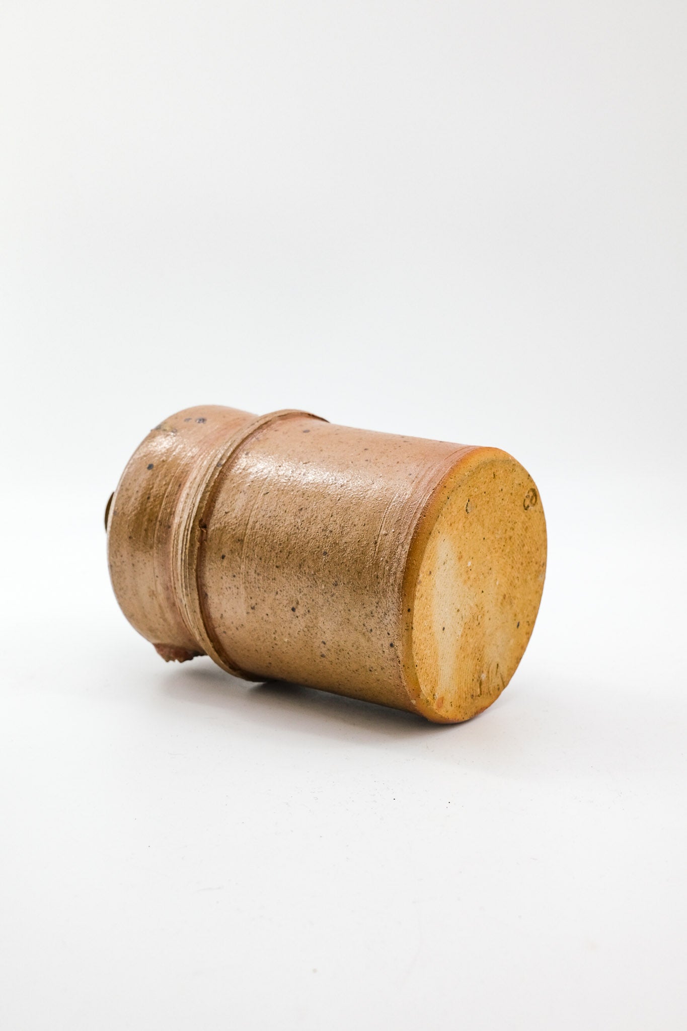 Pottery Jar with Natural Glaze / 自然釉の陶製壺