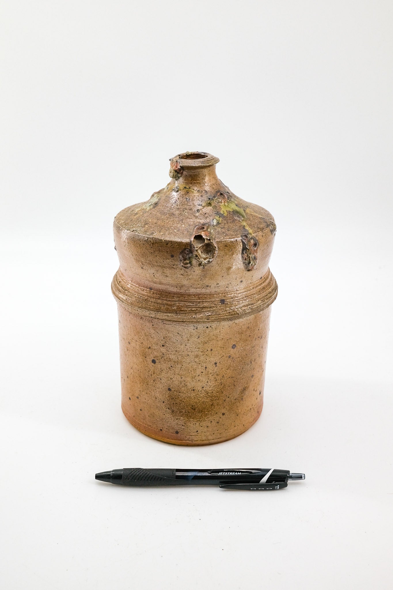 Pottery Jar with Natural Glaze / 自然釉の陶製壺