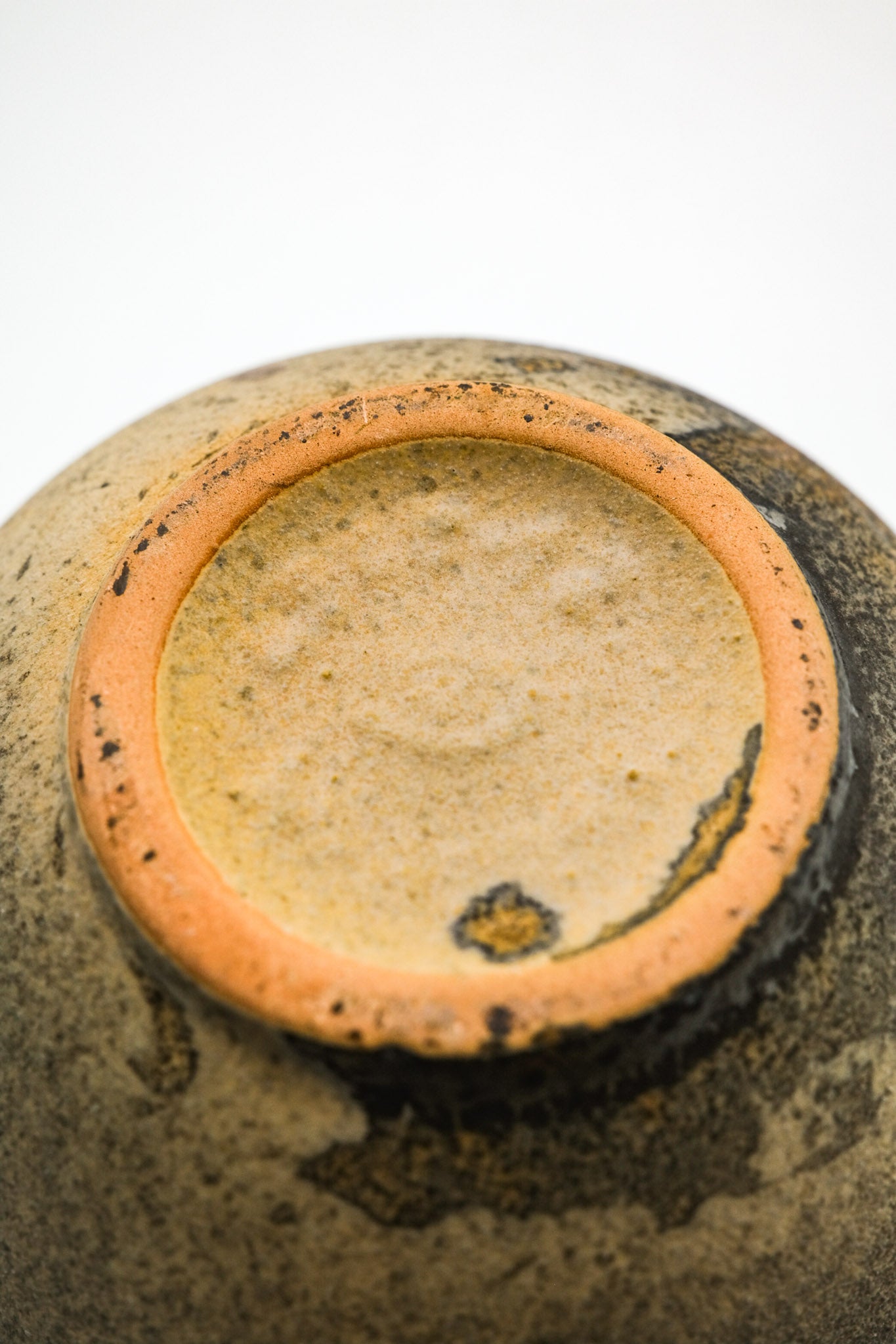 Round Ceramic Vase with Earthy Glaze / 土の質感丸型の花器 – STORE