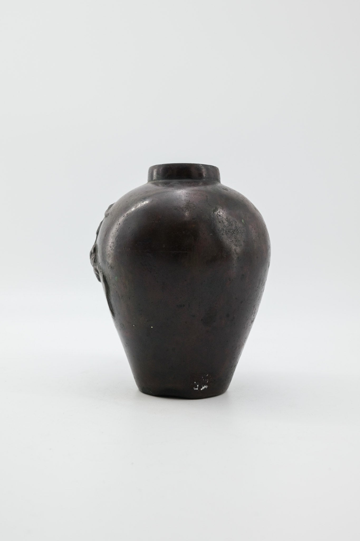 Vintage Metal Vase with Grape Relief / ヴィンテージ 金属製 葡萄レリーフ 花器