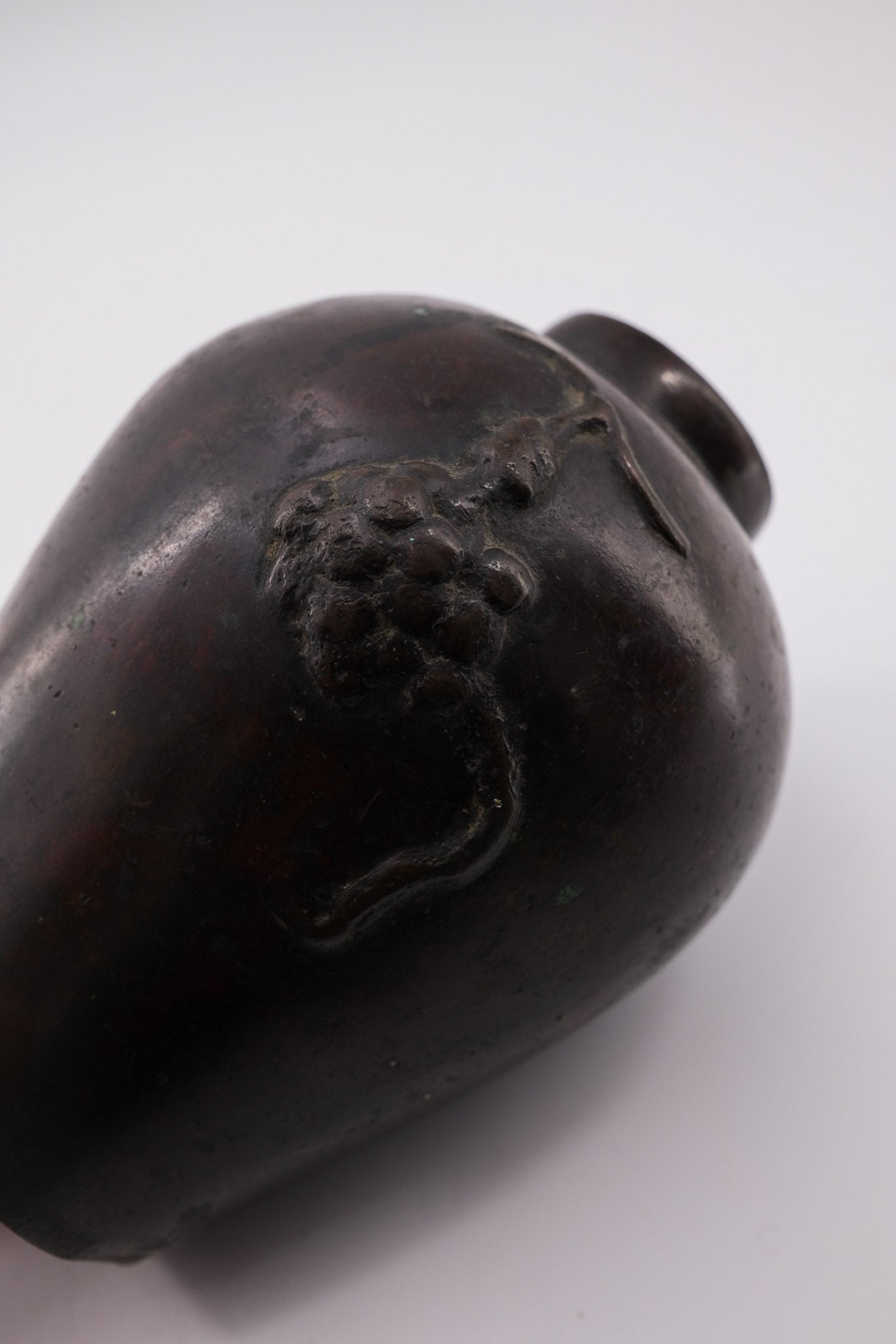 Vintage Metal Vase with Grape Relief / ヴィンテージ 金属製 葡萄レリーフ 花器