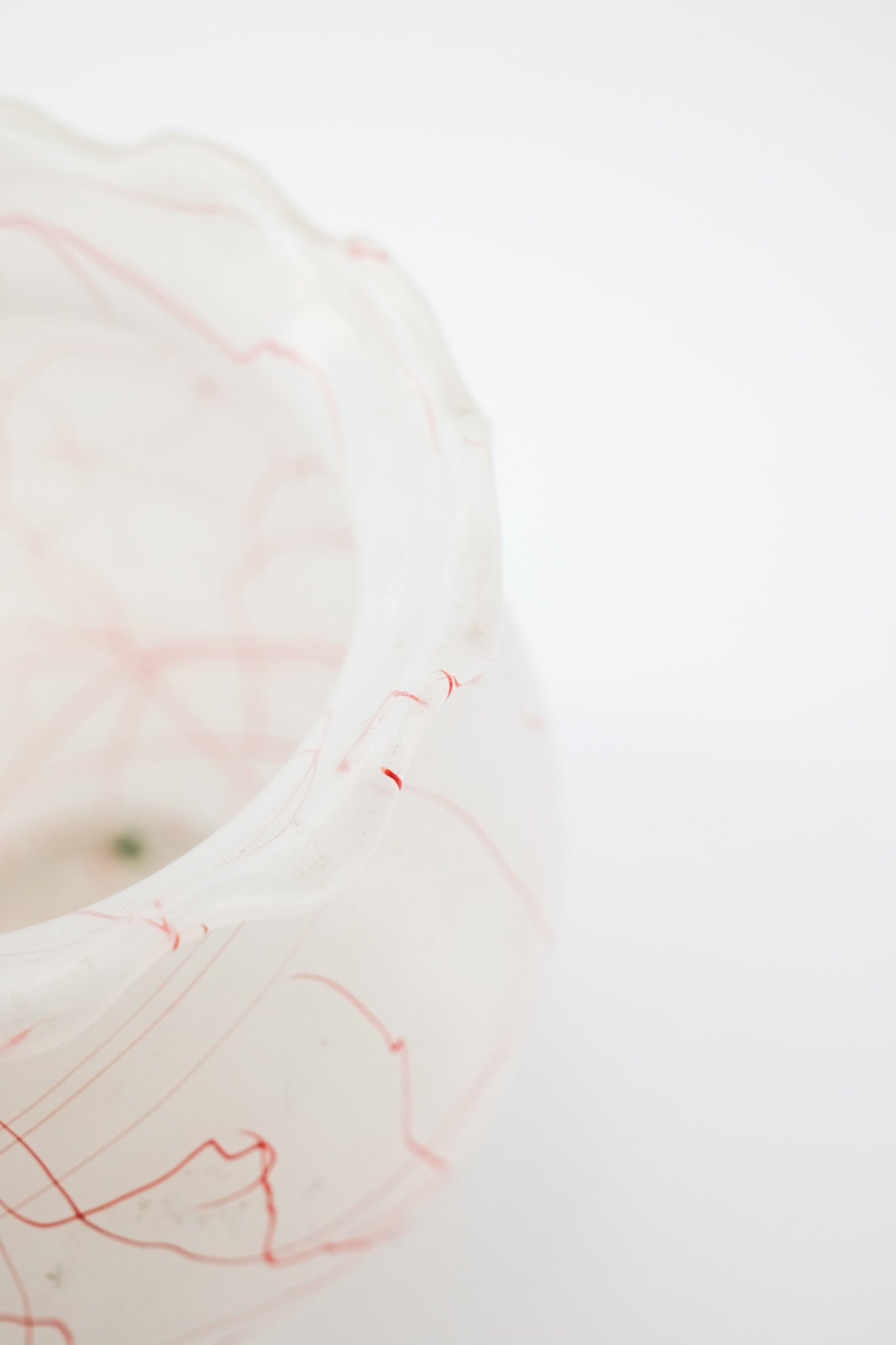 Red Thread Patterned Frosted Glass Vase / レッドスレッド フロストガラス フラワーベース