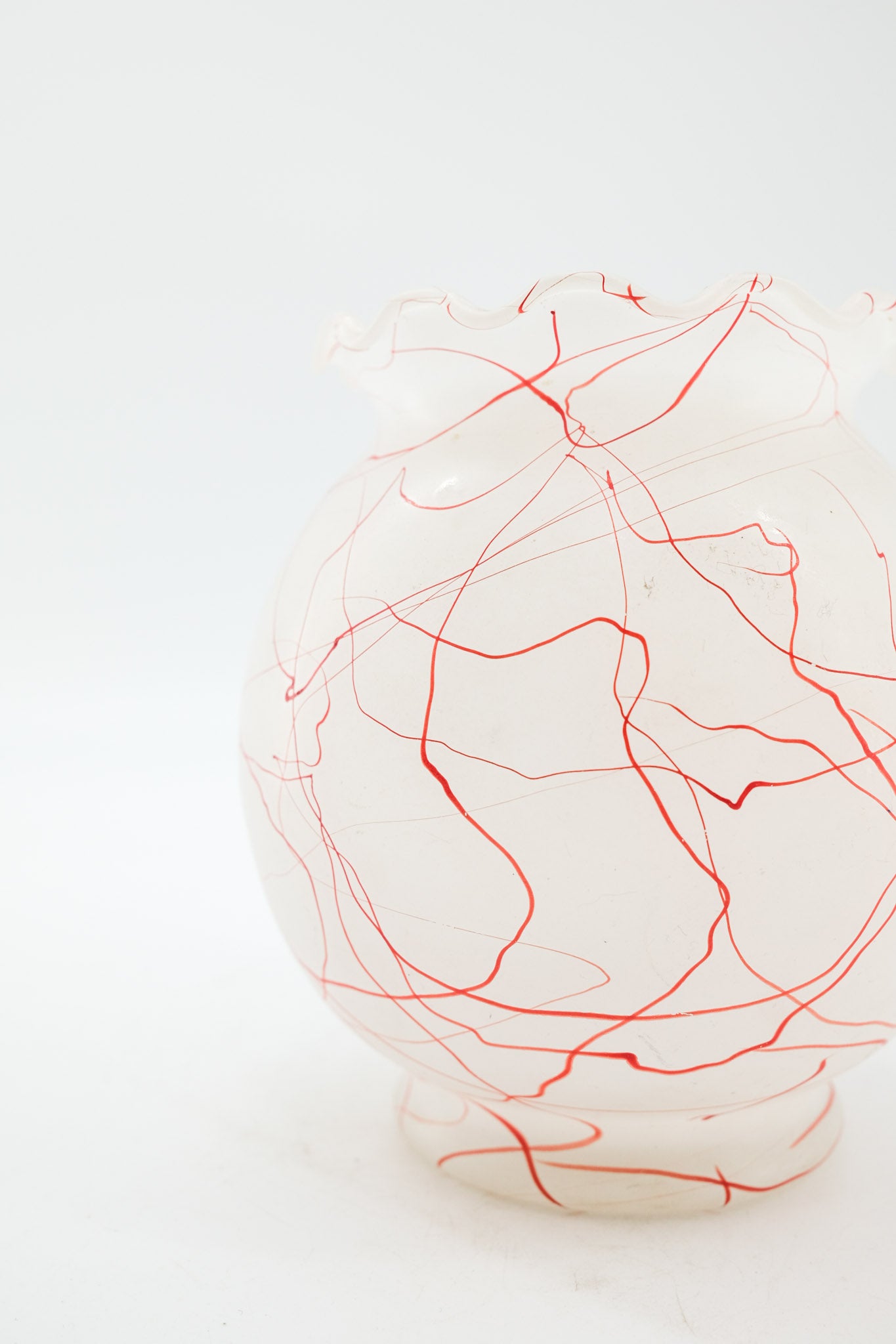 Red Thread Patterned Frosted Glass Vase / レッドスレッド フロストガラス フラワーベース