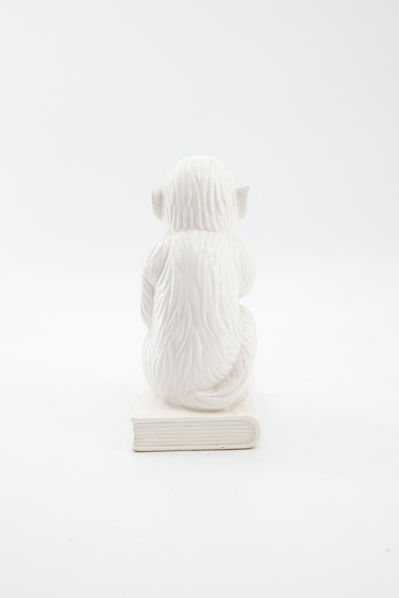 Vintage Ceramic Monkey Figurine Holding an Orb on Book Base / ヴィンテージ セラミック製 モンキーフィギュア（宝珠と本を抱えた猿）