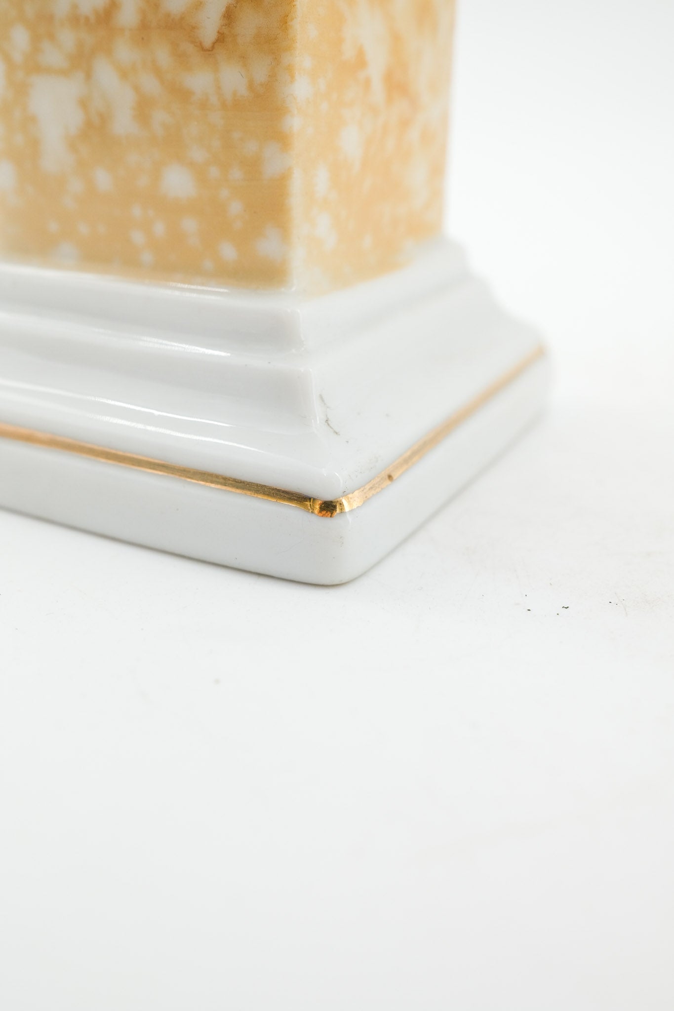 Parrot Bust in Military Uniform / オウムの将校フィギュア