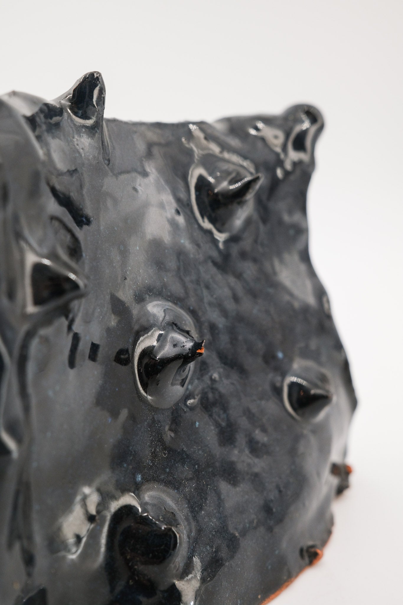 Pottery Object Studded Black Glaze / スタッズ・ブラック・テラコッタ・オブジェ