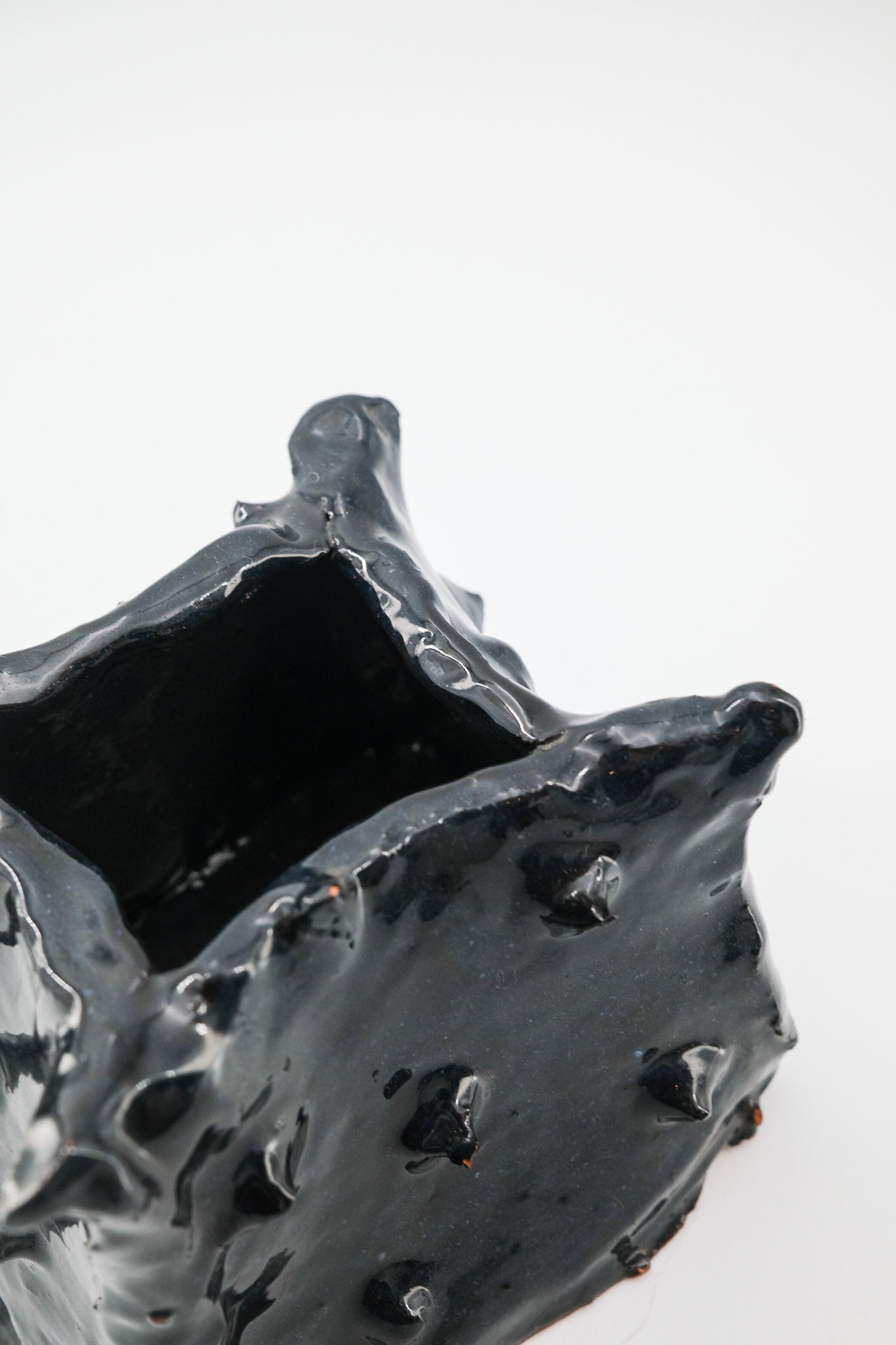 Pottery Object Studded Black Glaze / スタッズ・ブラック