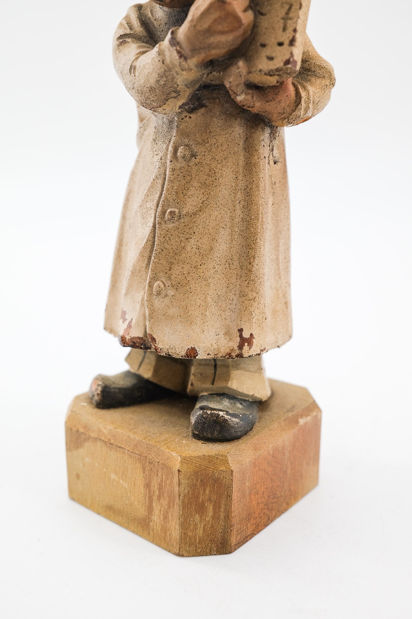 Oculist Figurine / 木彫り人形「眼科医」