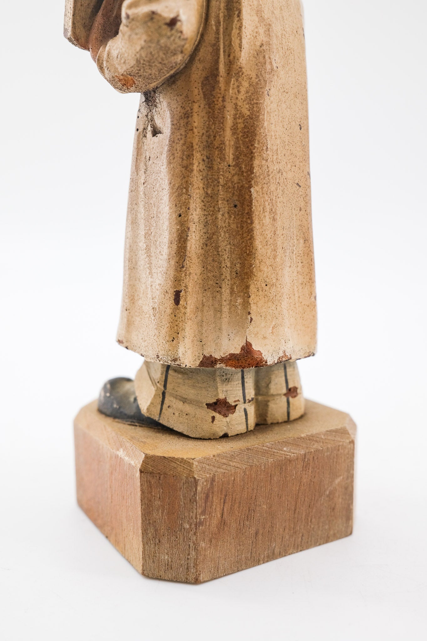 Oculist Figurine / 木彫り人形「眼科医」