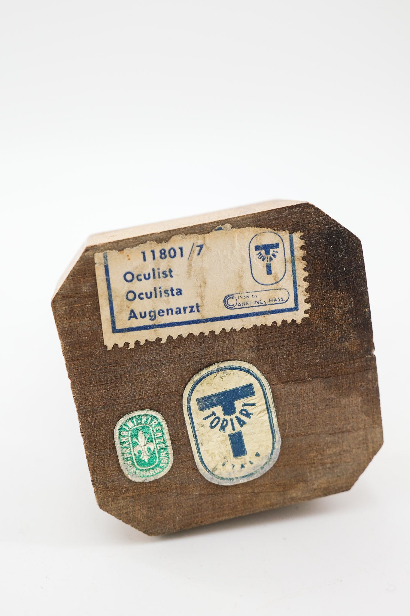 Oculist Figurine / 木彫り人形「眼科医」