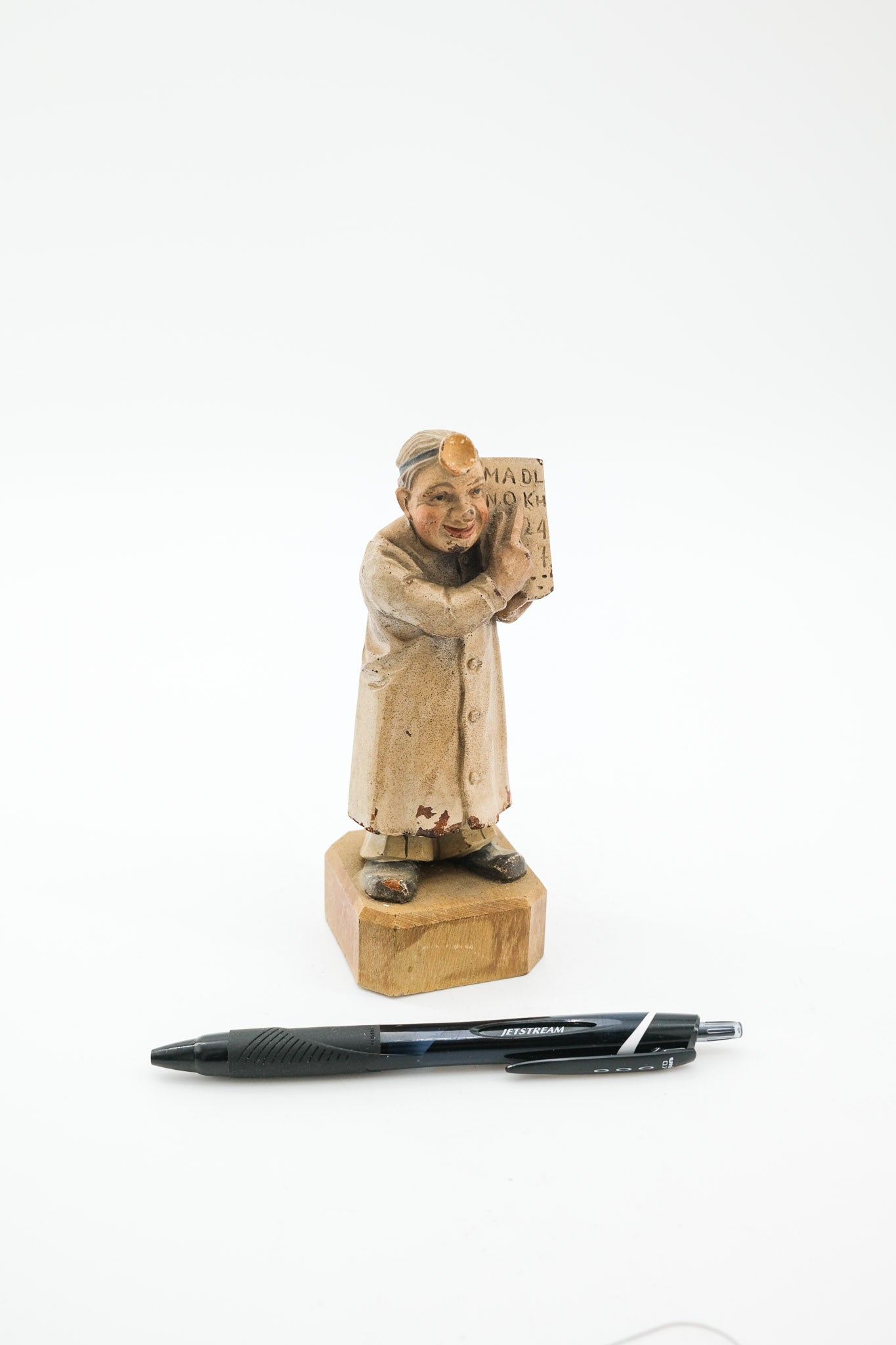 Oculist Figurine / 木彫り人形「眼科医」