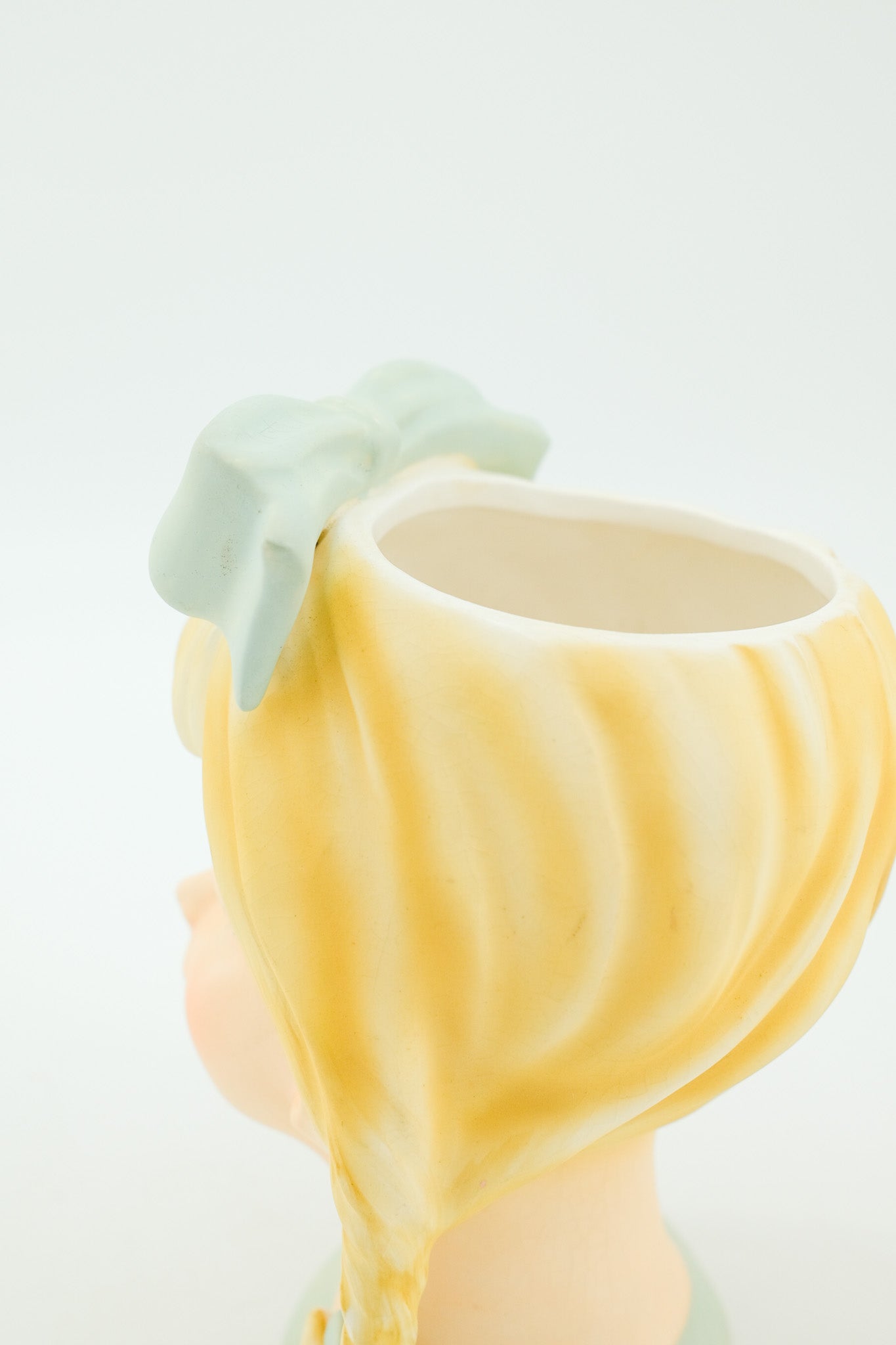 Blonde Girl Head Vase / レフトン　女の子のフラワーベース