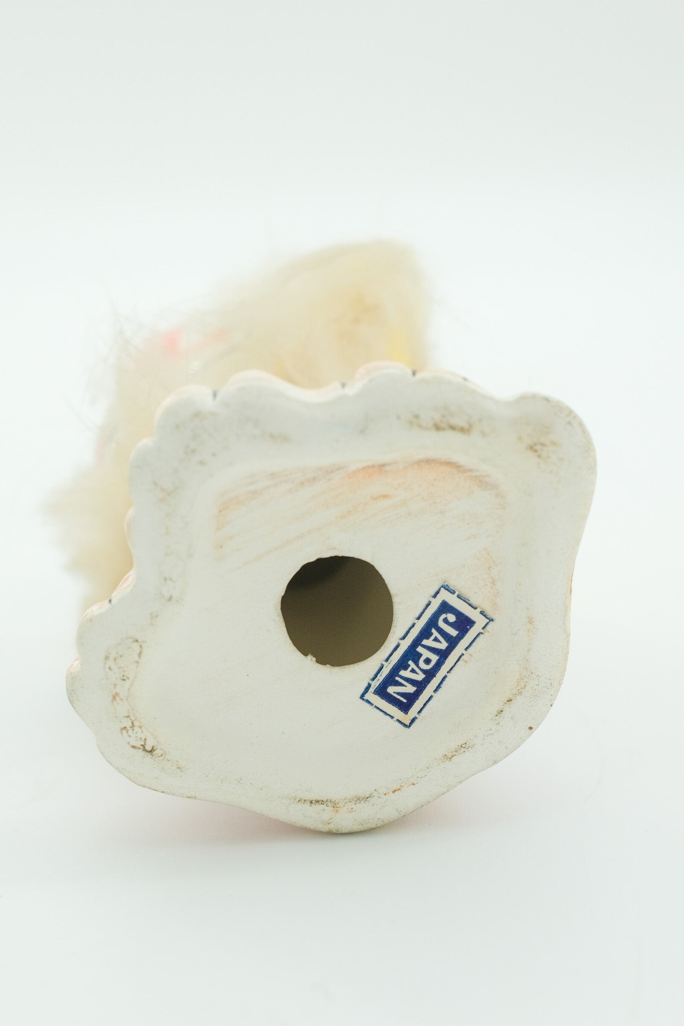 Vintage Ceramic Lion Figurine with Yellow Hat / 黄色い帽子のライオン 陶器置物