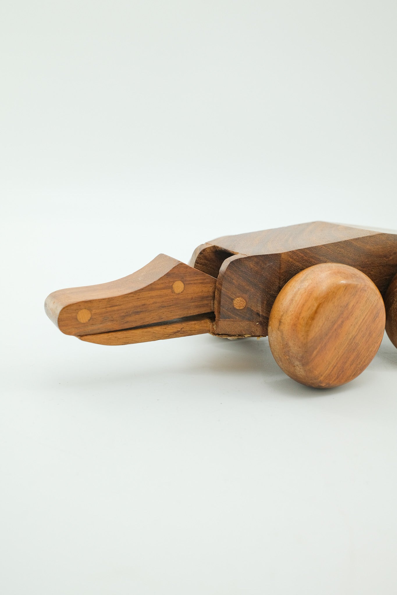 Wooden Crocodile Toy / 木製のワニのトイ