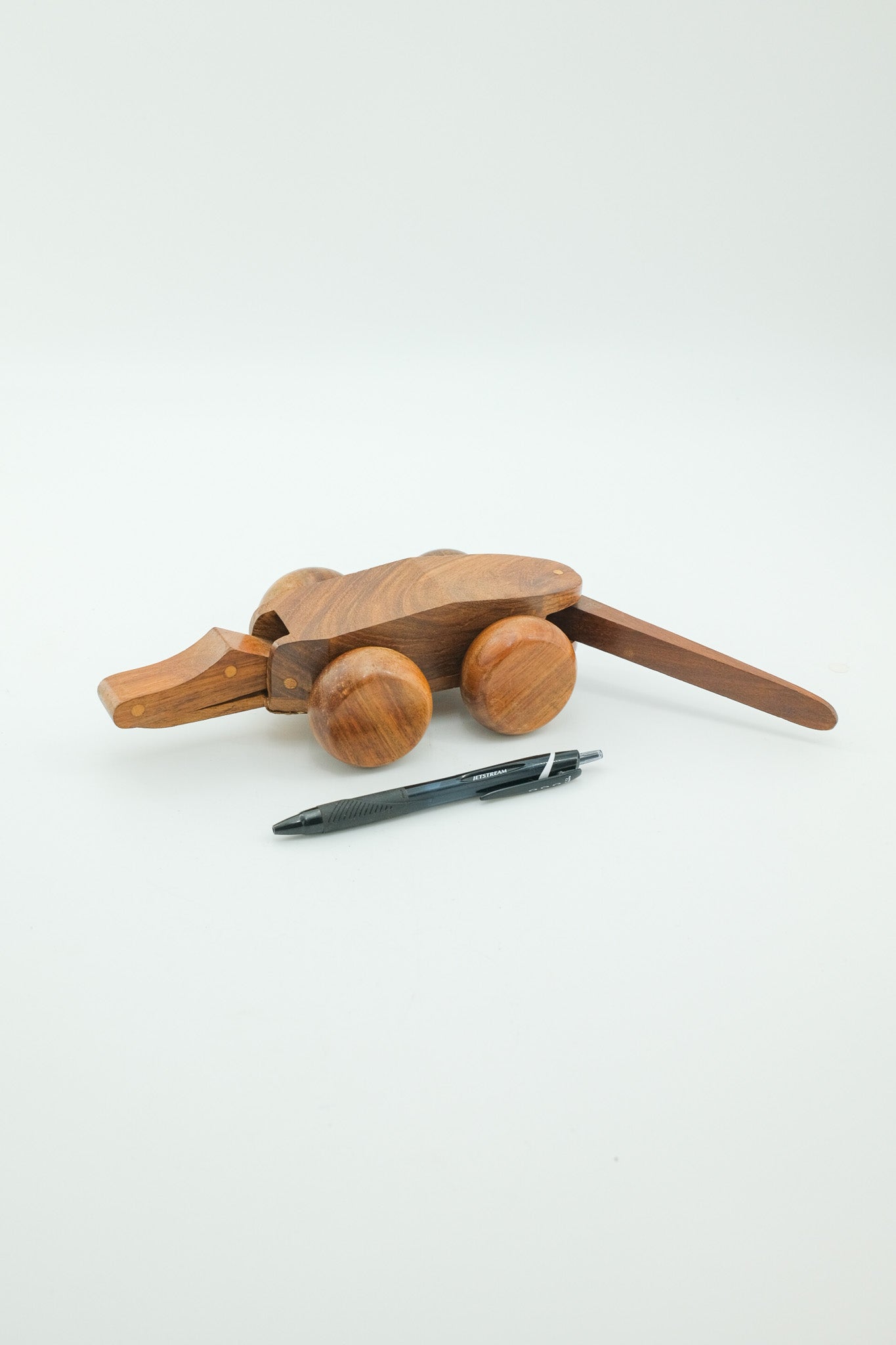 Wooden Crocodile Toy / 木製のワニのトイ