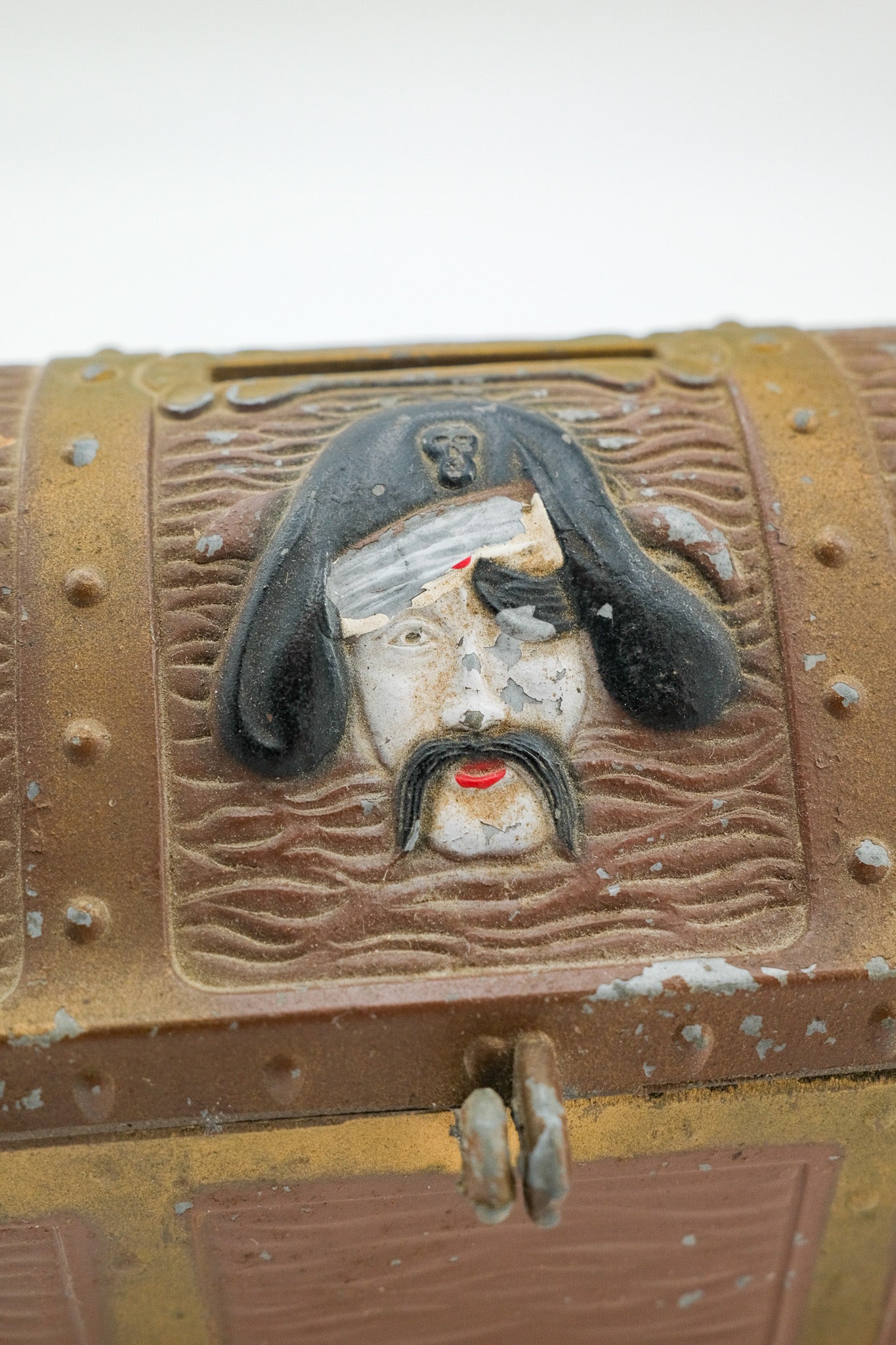 Antique Pirate Treasure Chest Bank / 海賊の宝箱型 貯金箱 – STORE