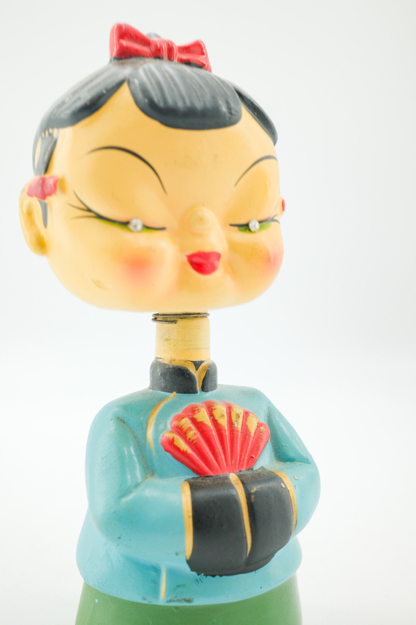 Japanese Vintage Bobblehead - Girl with Red Fan / 和製ビンテージ 首振り人形 赤い扇子の女の子