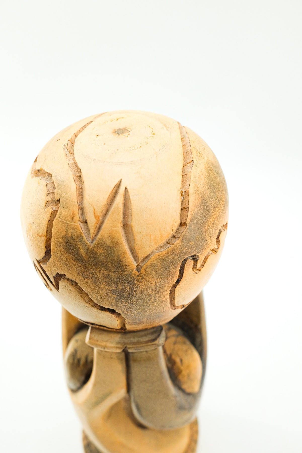 Wooden Unity Sculpture with Globe / 木彫り　団結した人々と地球の像