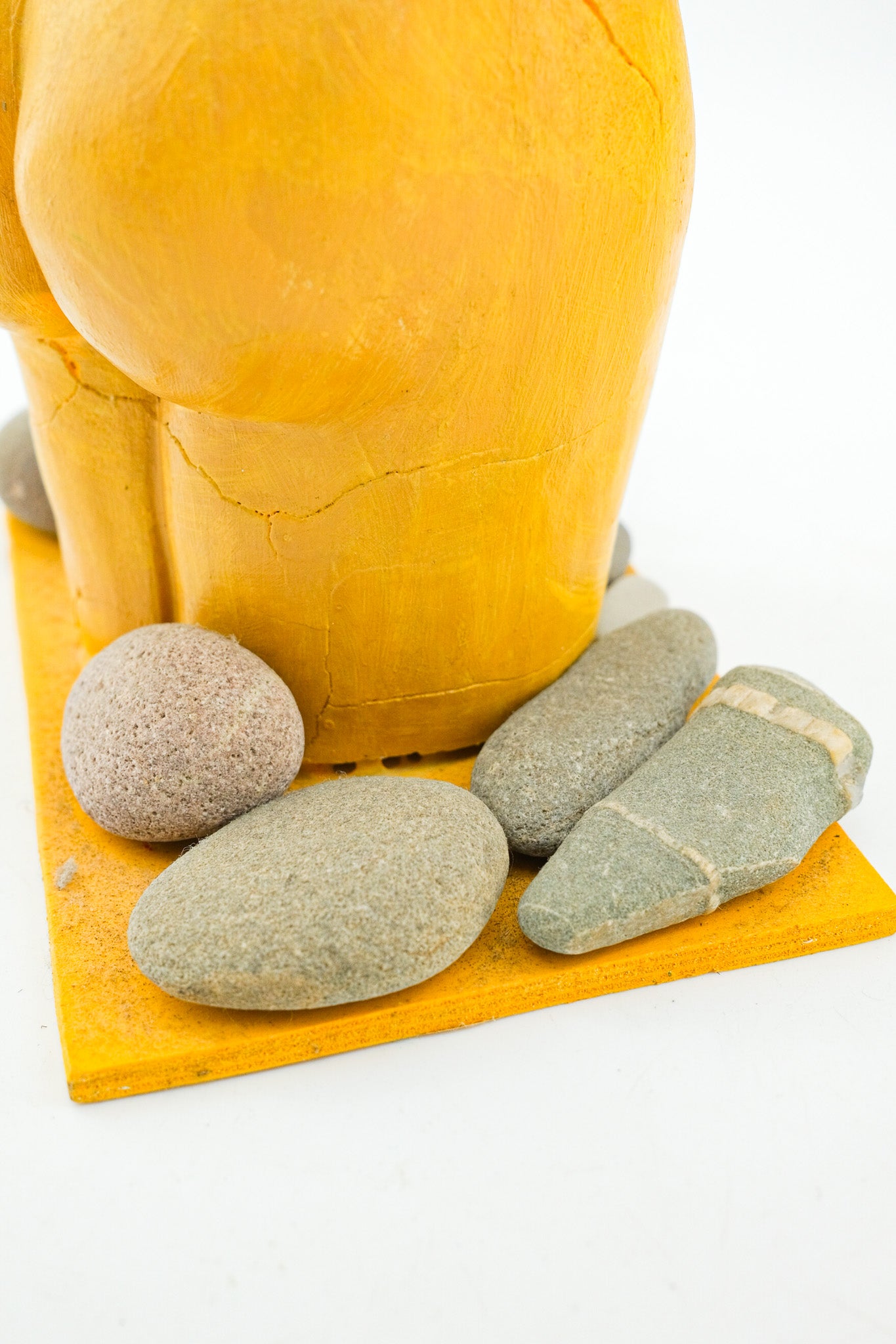 Yellow Female Torso Sculpture with Pebbles / 黄色い裸婦の像
