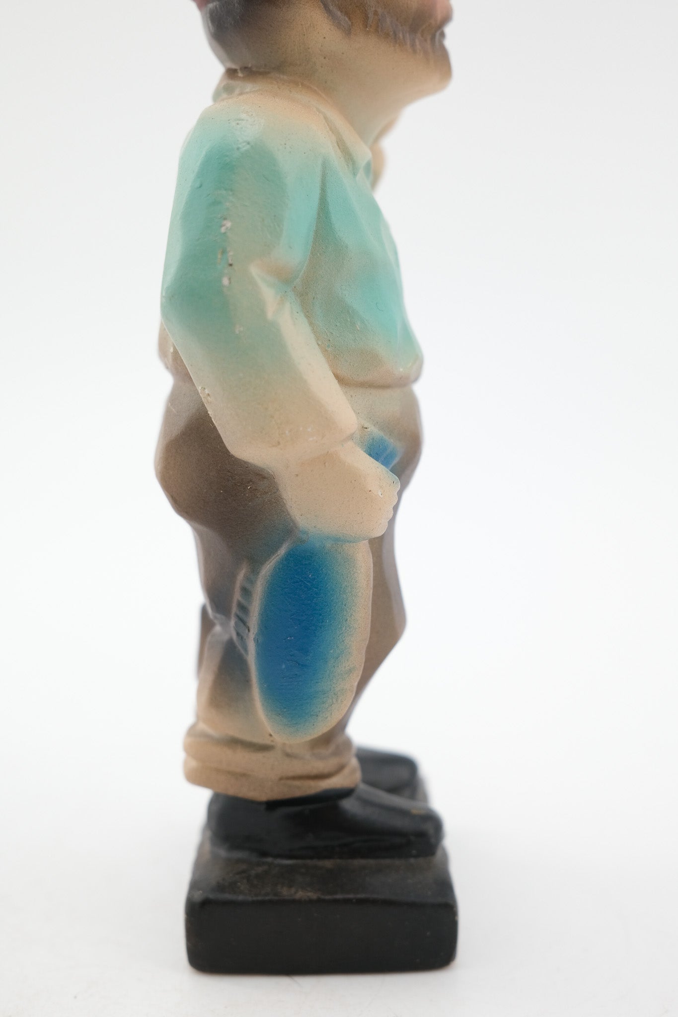 Ceramic Figurine Man / 陶器製 魚を持った男のフィギュア