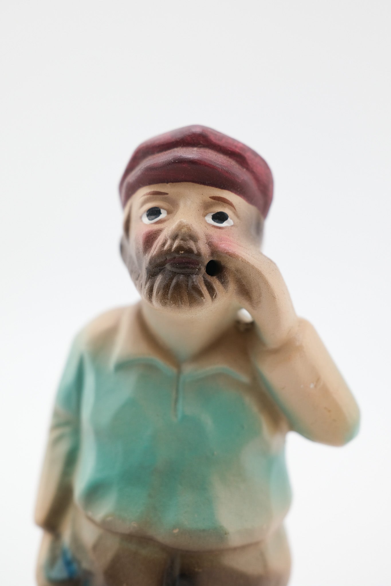 Ceramic Figurine Man / 陶器製 魚を持った男のフィギュア