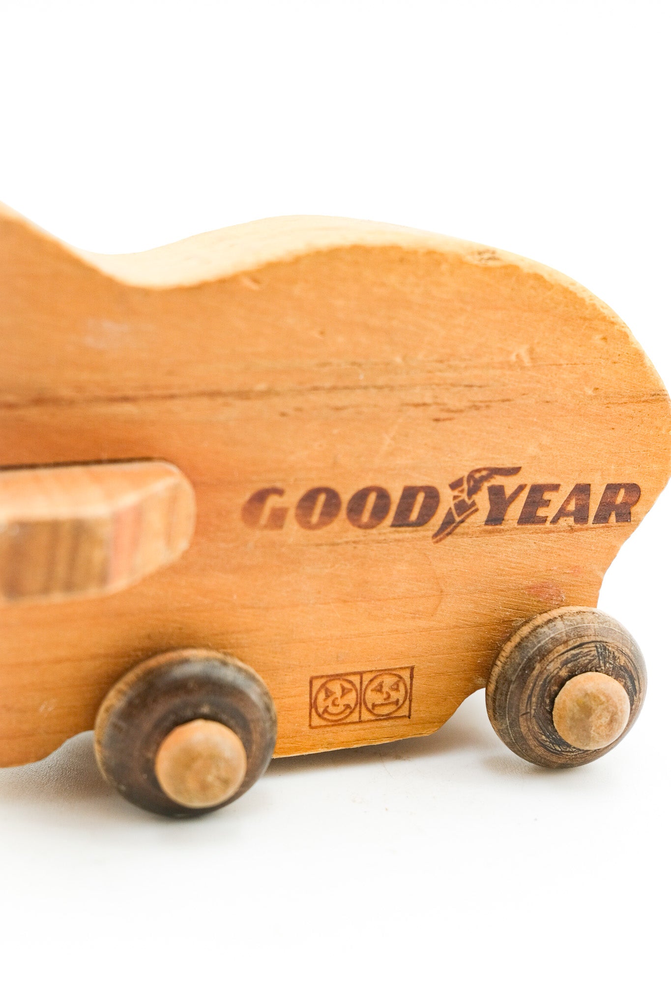GOOD YEAR Wooden Blimp Toy / Goodyear 木製飛行船のおもちゃ