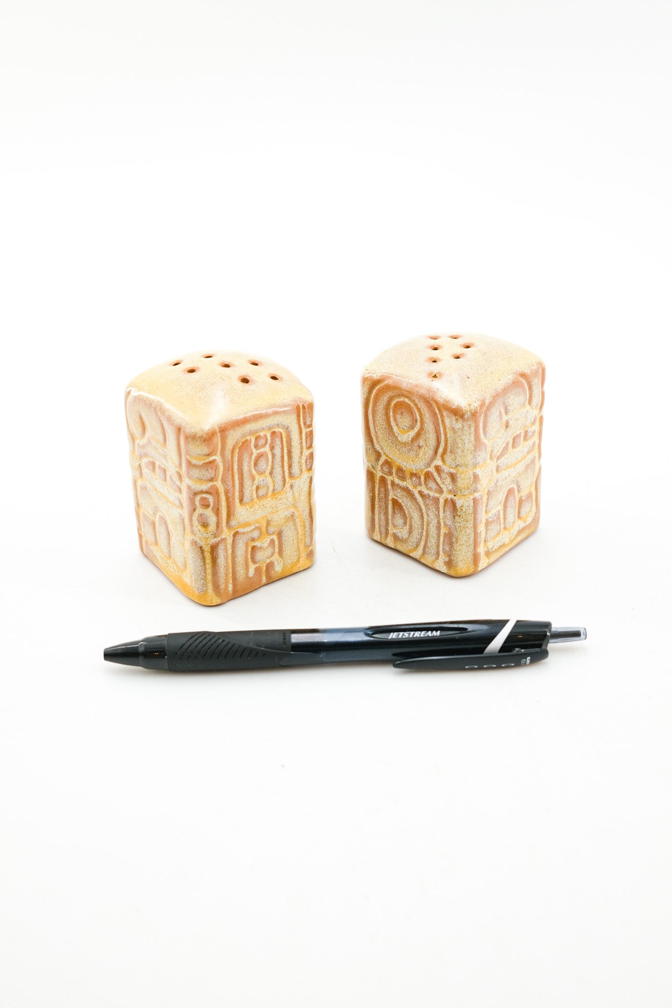 陶器製 ソルト＆ペッパーシェイカー / Salt &amp; Pepper Shakers