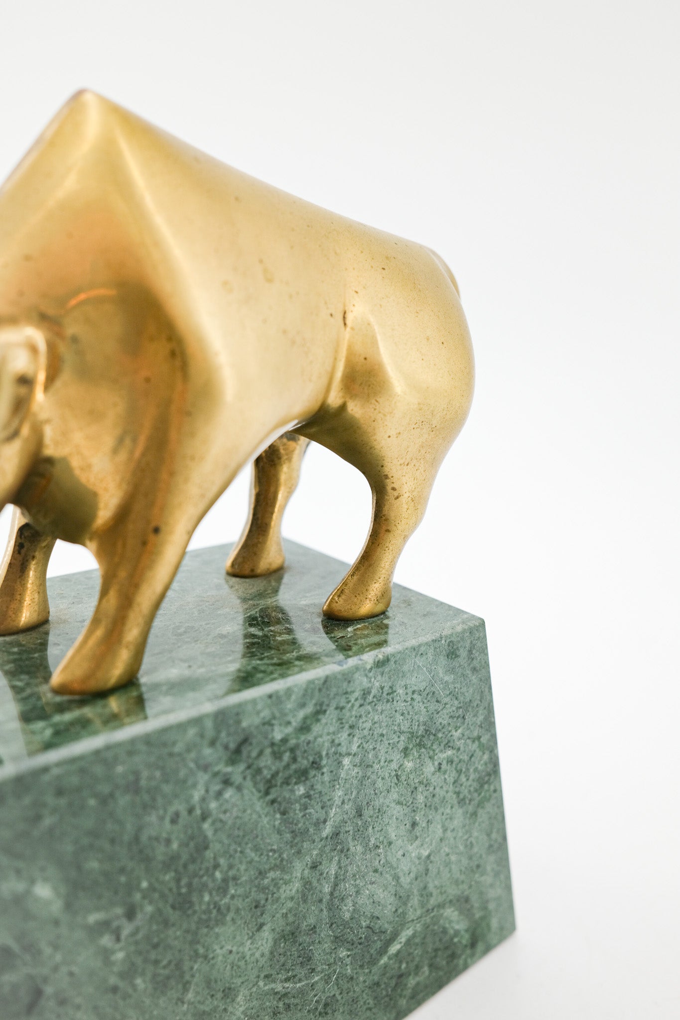 Brass Bull Figurine on Marble Base / 真鍮の牡牛オブジェ